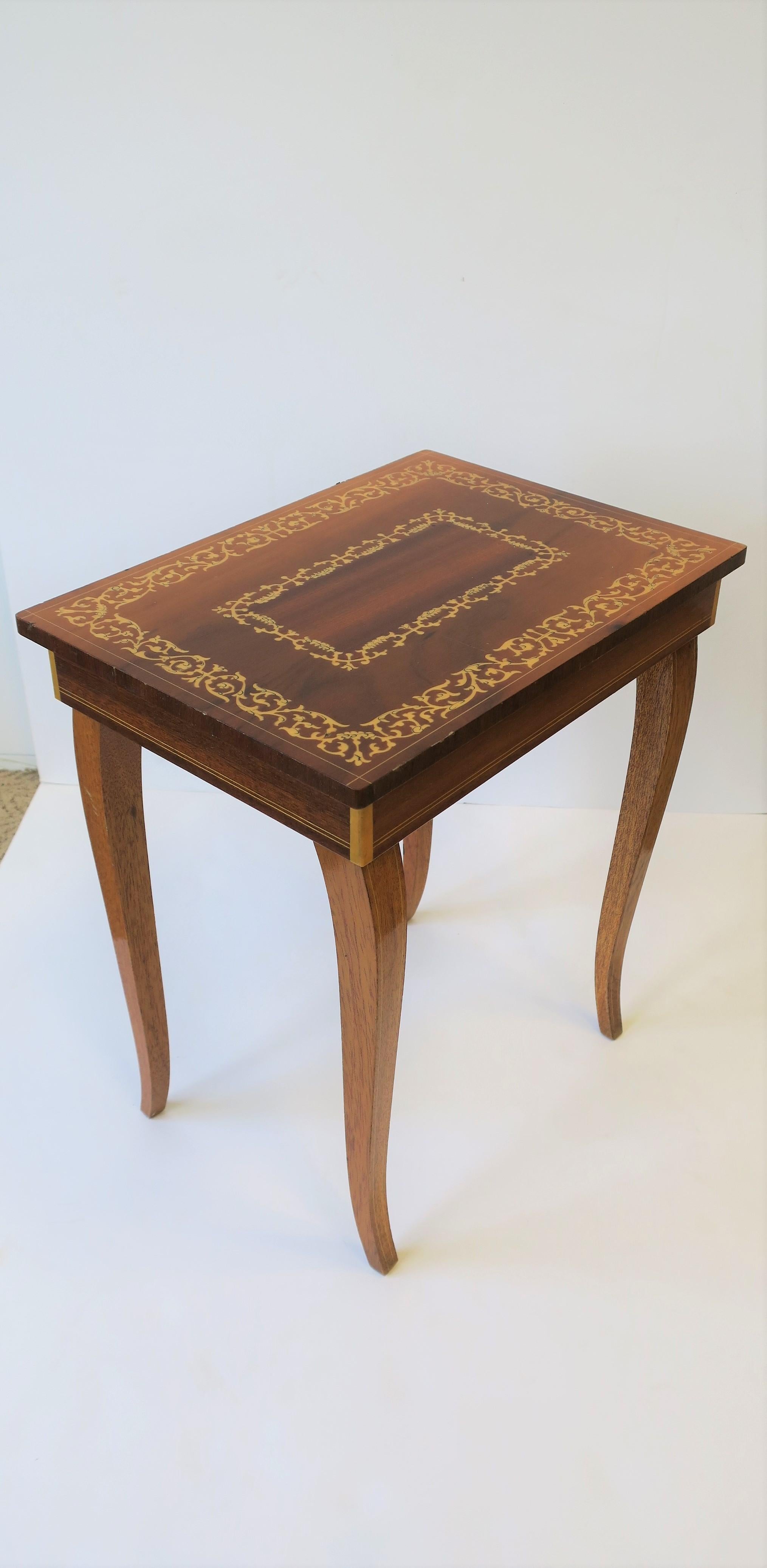 Italian Side or End Table with Storage and Music Box in the Rococo Style In Good Condition In New York, NY