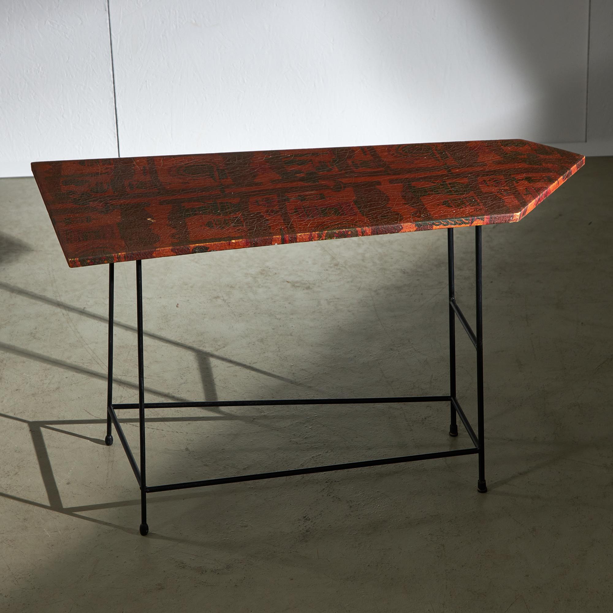 Européen Table d'appoint italienne avec plateau en cuir unique, années 1970 en vente