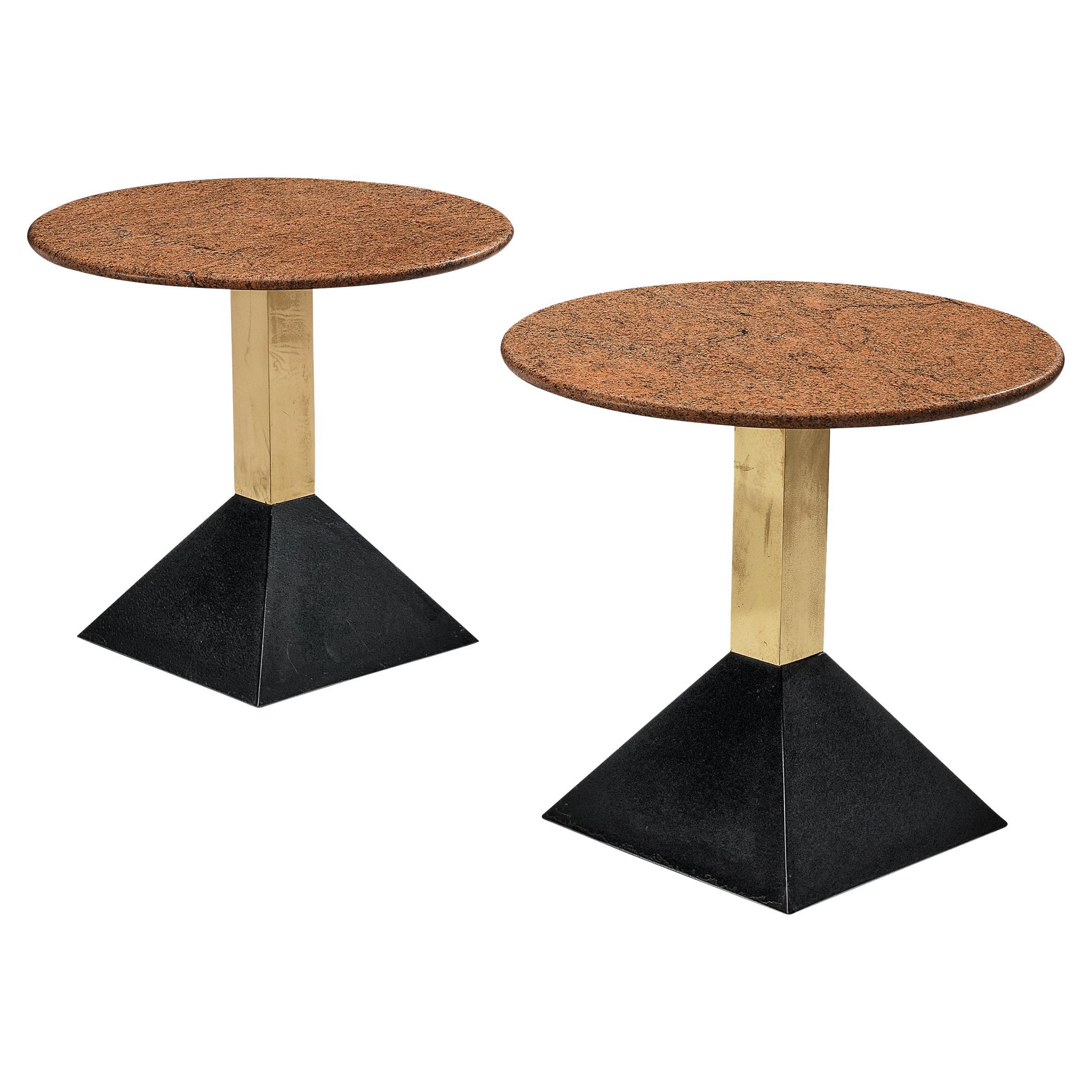 Tables d'appoint italiennes en métal et plateau rond en granit