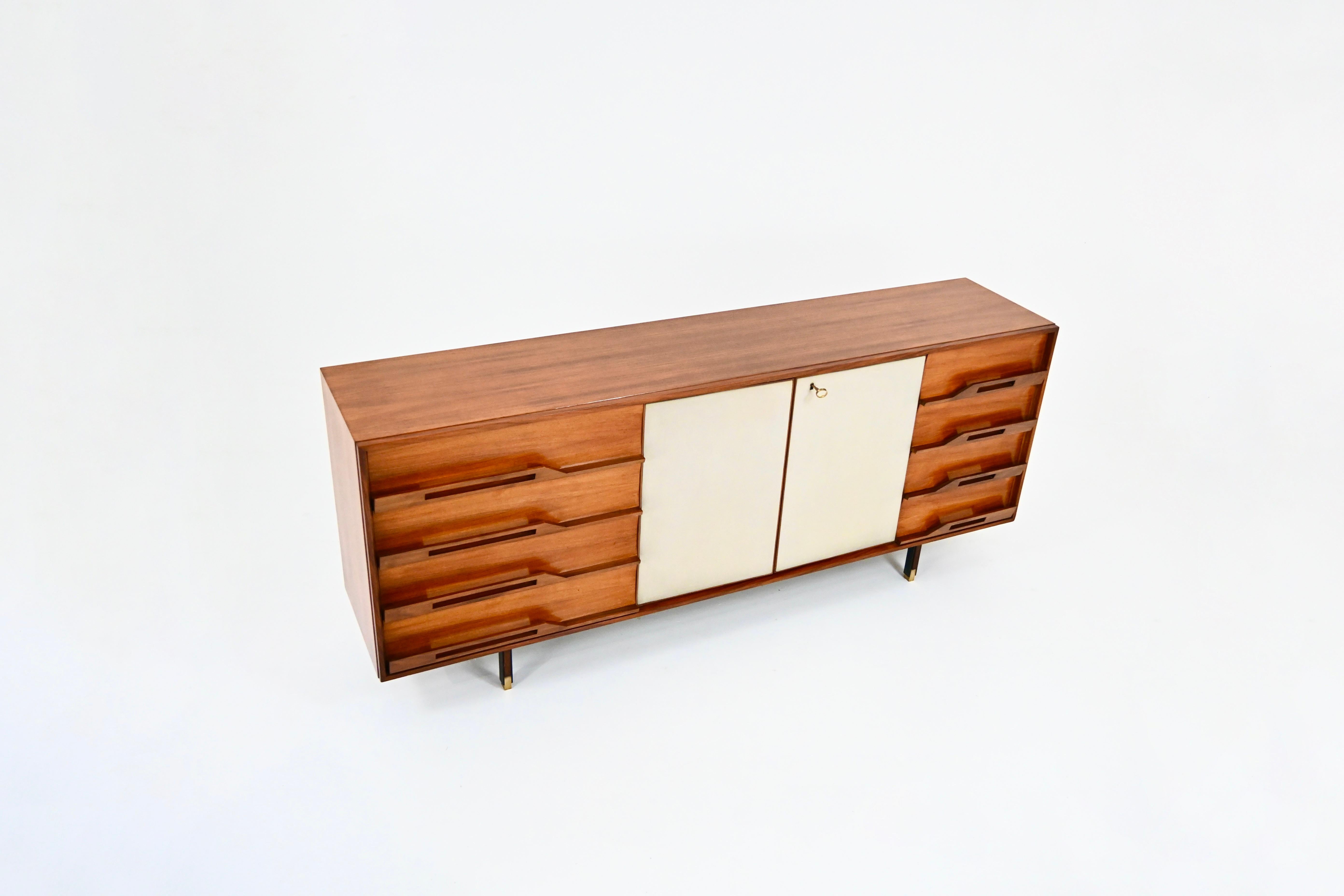 Italian Sideboard, 1970s Moderno de mediados de siglo en venta
