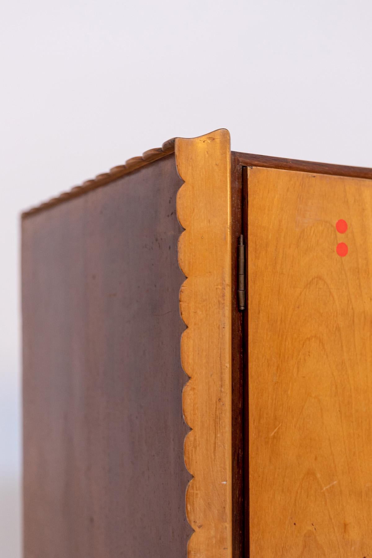 Italienisches Sideboard aus Holz und Messing, Paolo Buffa zugeschrieben im Angebot 3
