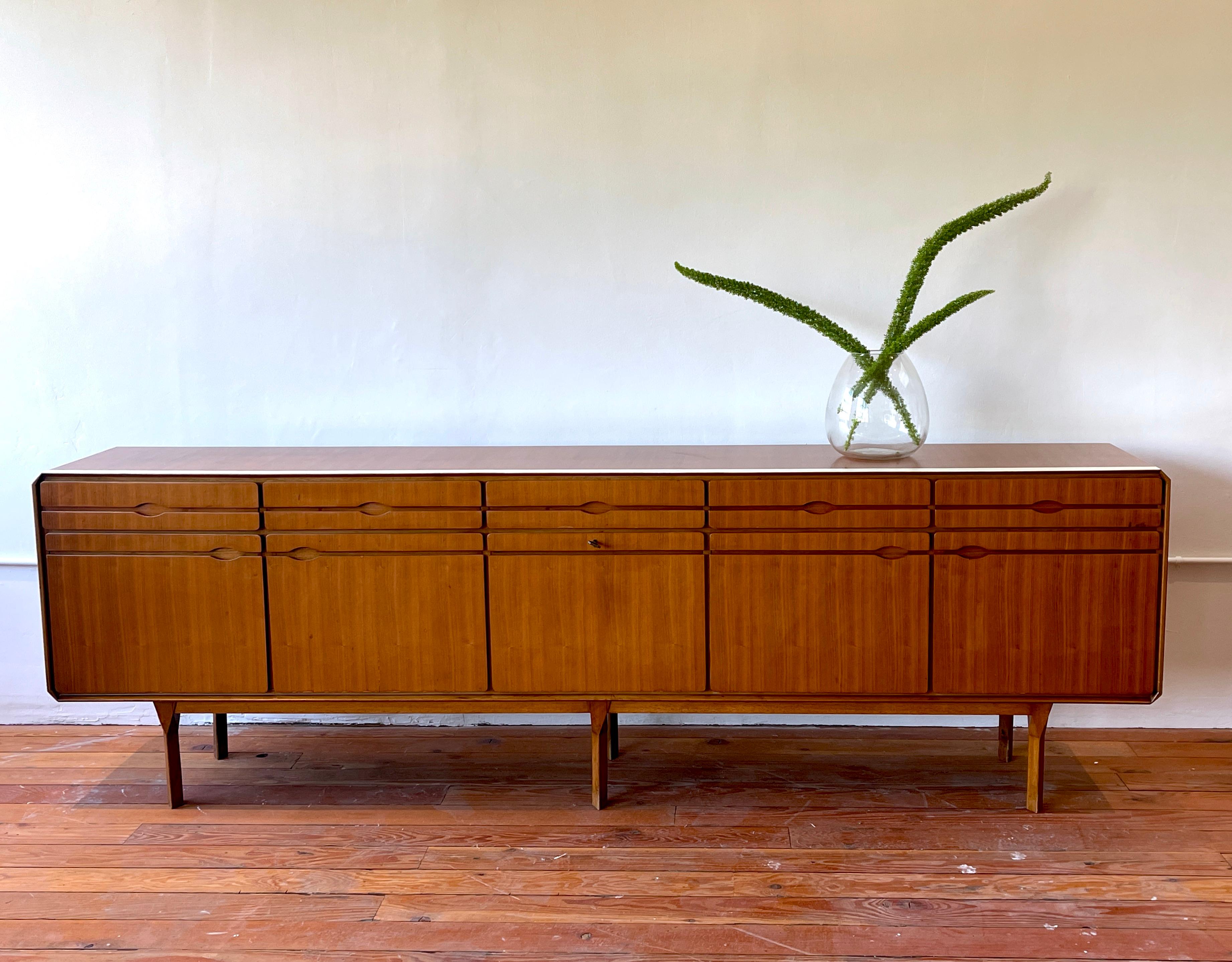 Italian Sideboard attributed by La Permanente Mobili Cantù In Good Condition In Beverly Hills, CA