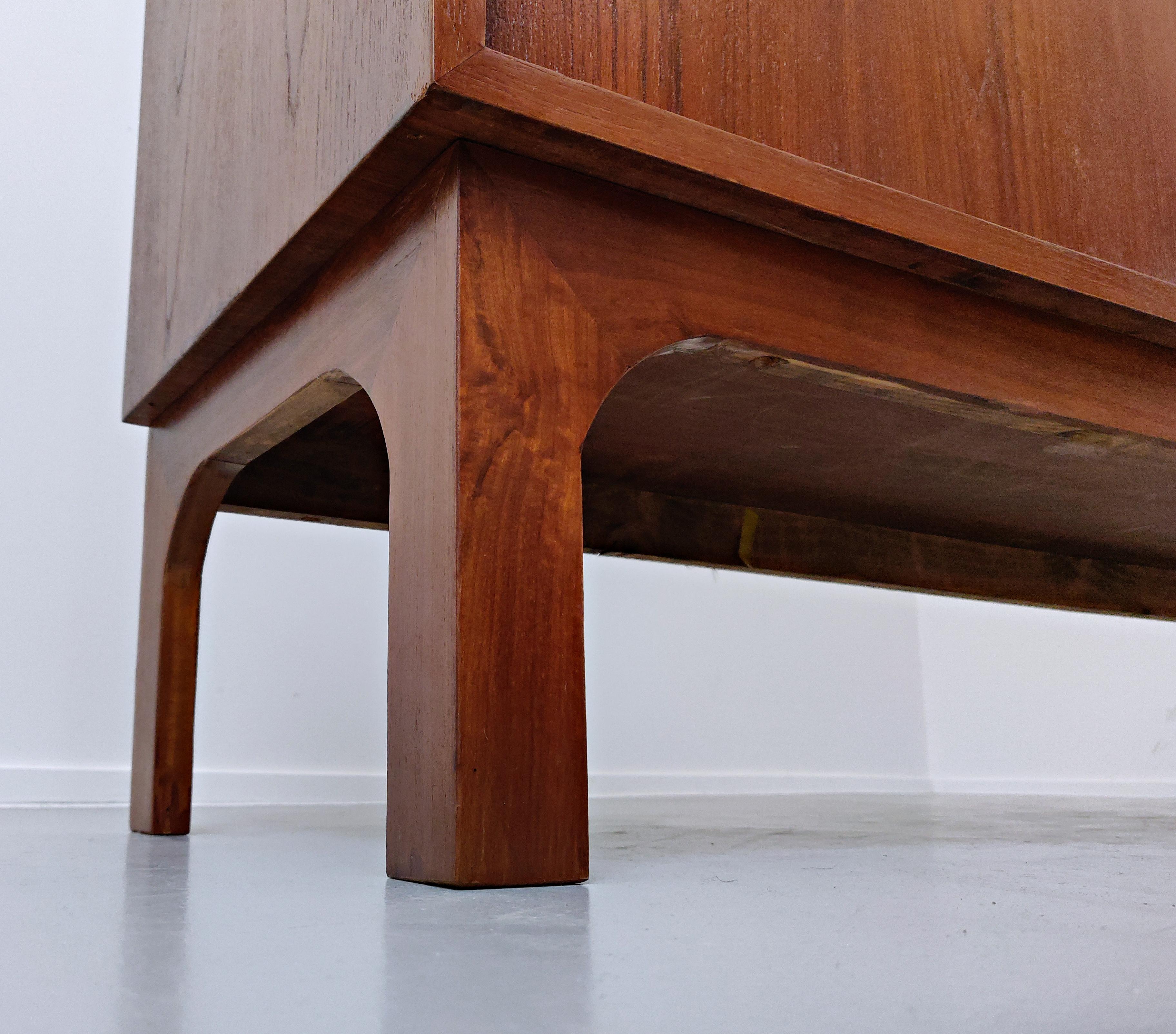 Wood Mid-Century Modern Italian Sideboard by Saporiti For Sale