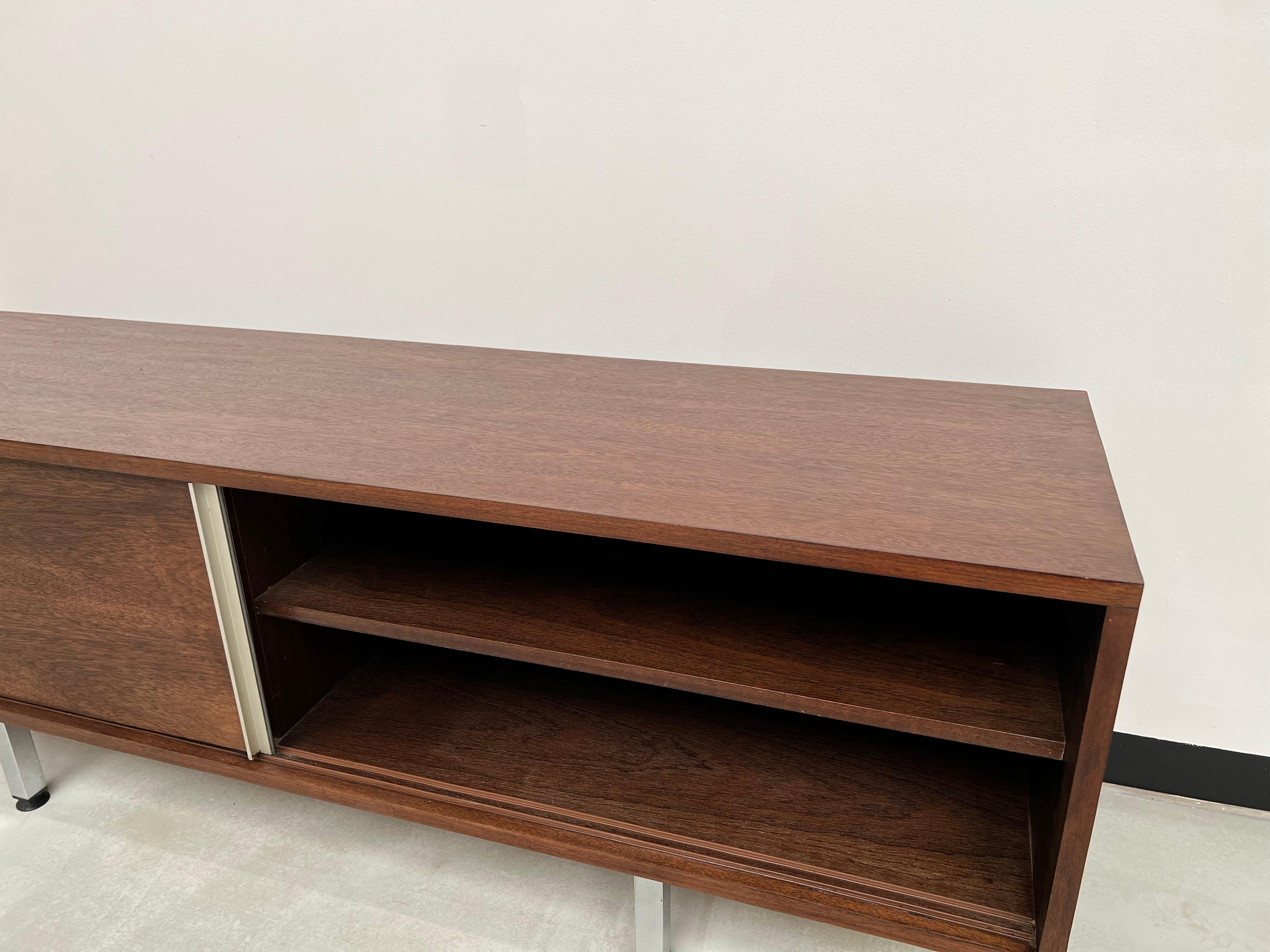 Italian sideboard from the 70s in rosewood For Sale 6