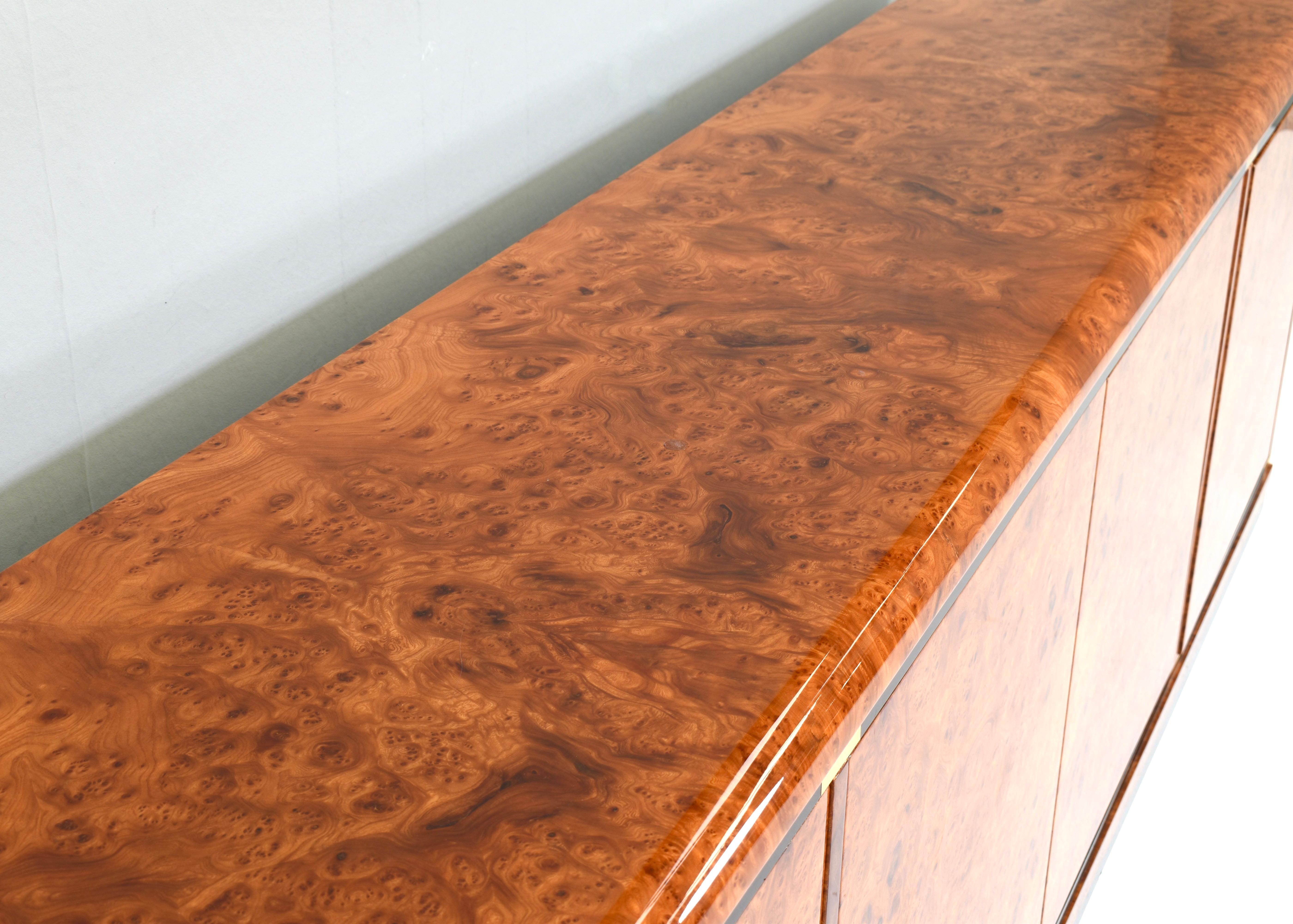 Credenza italiana in legno di radica e dettagli in ottone di Glam Furniture Italy, anni '70 in vendita 4