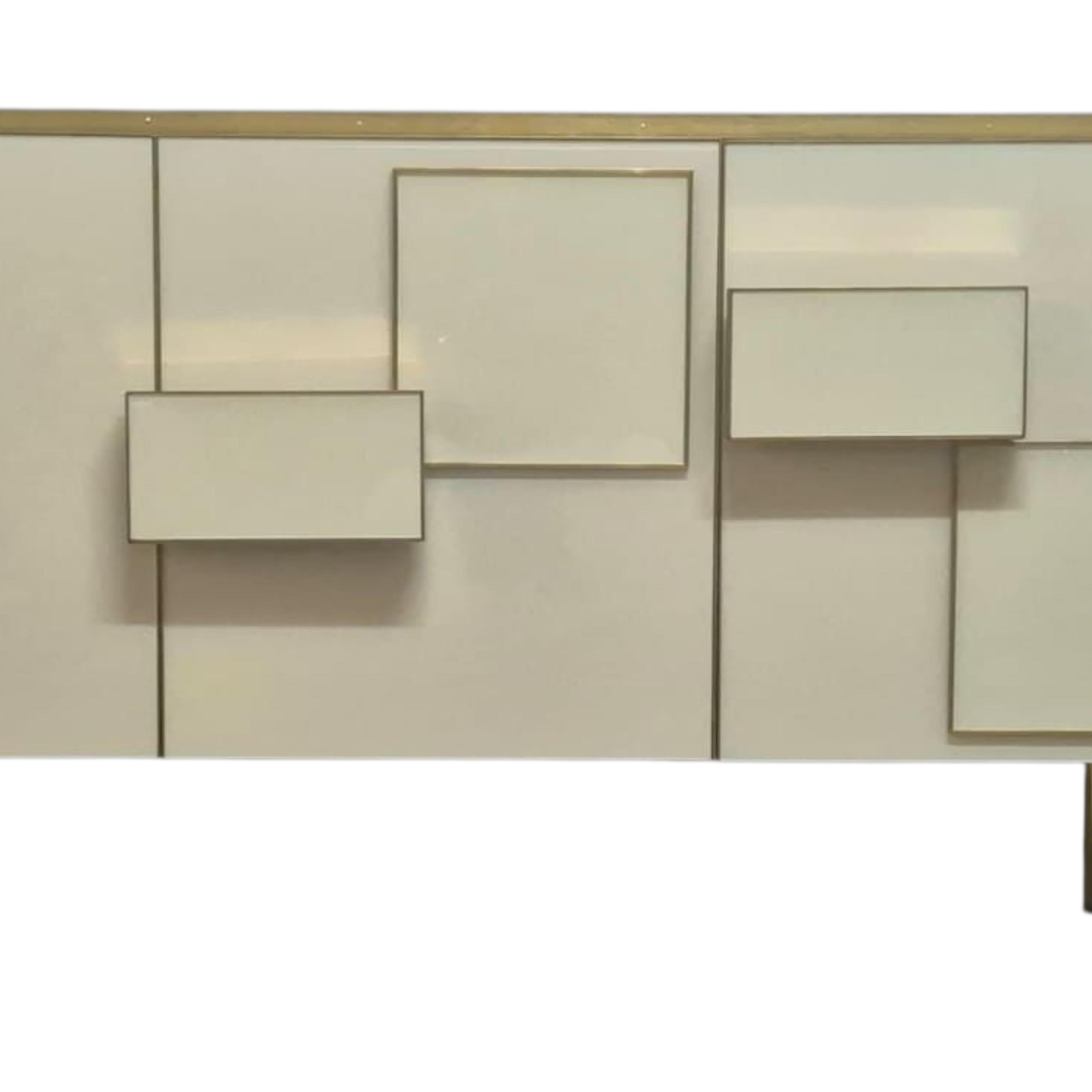 Italian Sideboard in Ivory Glass and Brass, Handcrafted by Justfurnituress in vendita 3