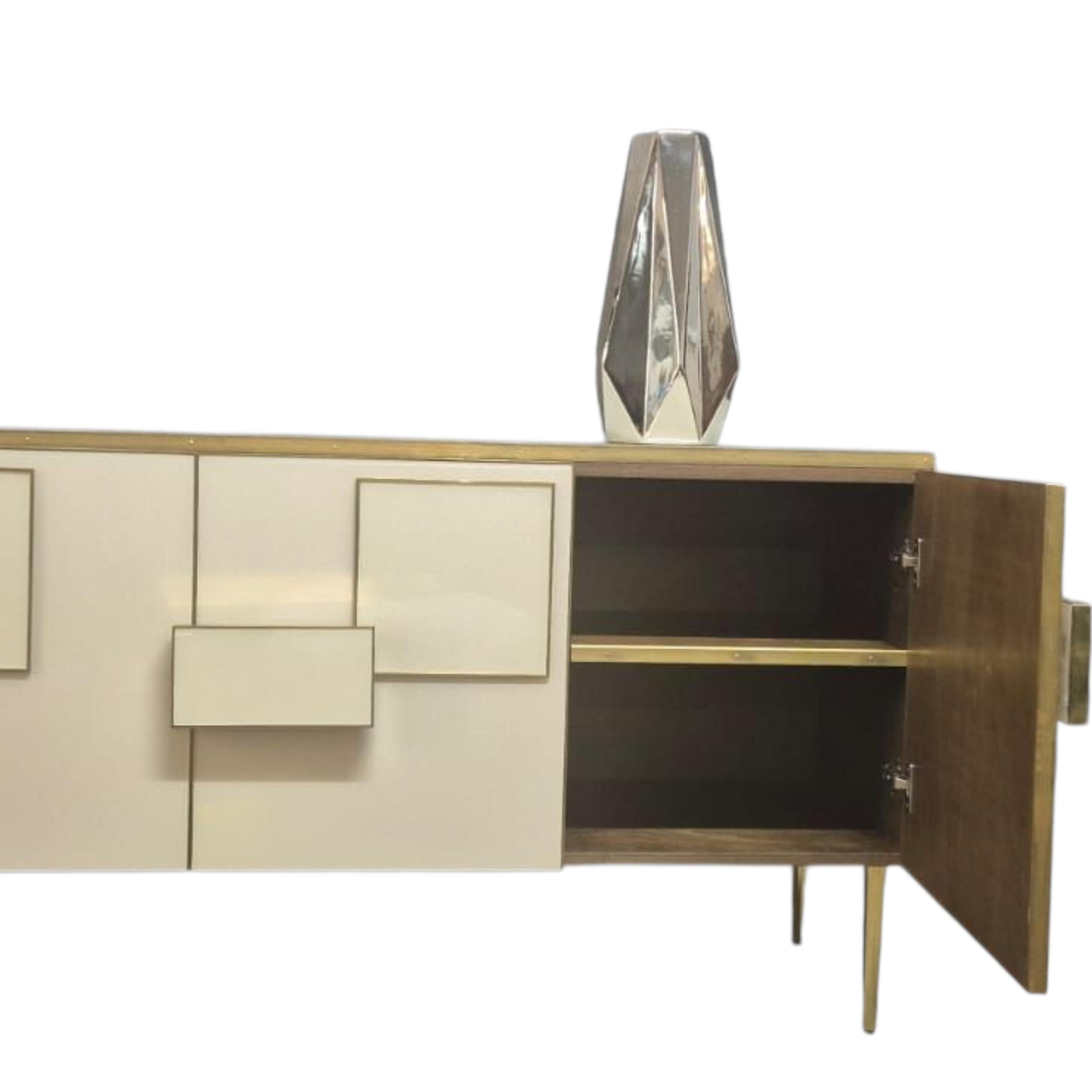 Italian Sideboard in Ivory Glass and Brass, Handcrafted by Justfurnituress in vendita 2