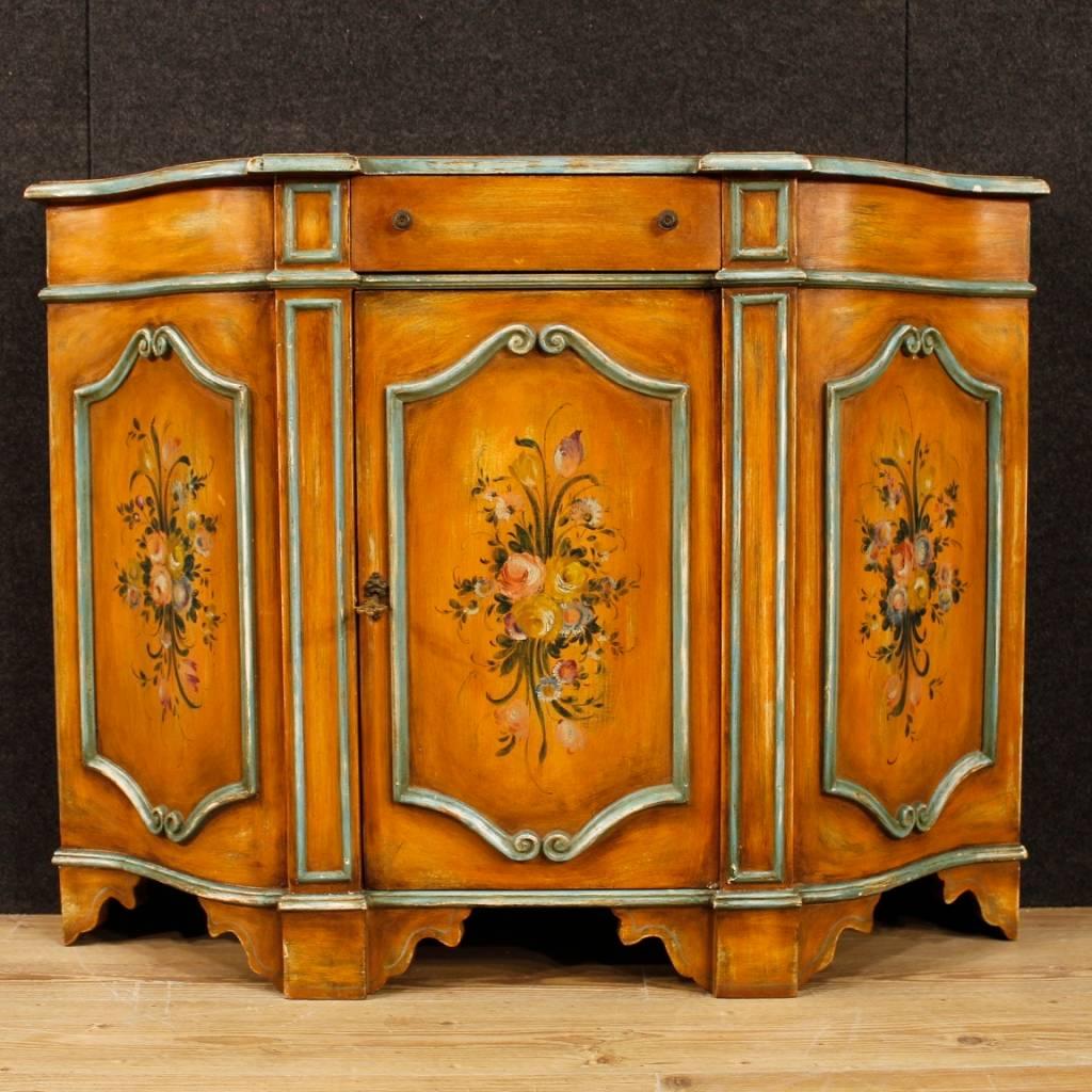 Italian sideboard from 20th century. Small furniture, in painted wood with floral decorations. One-door sideboard (complete with working key) and a drawer of discreet capacity and service. Pleasant furniture that can easily be inserted in different