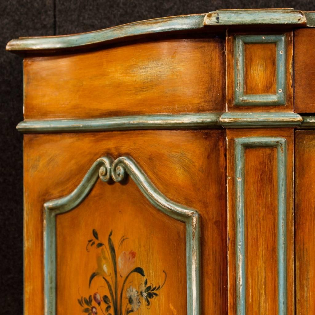Late 20th Century Italian Sideboard in Painted Wood with Floral Decorations from 20th Century