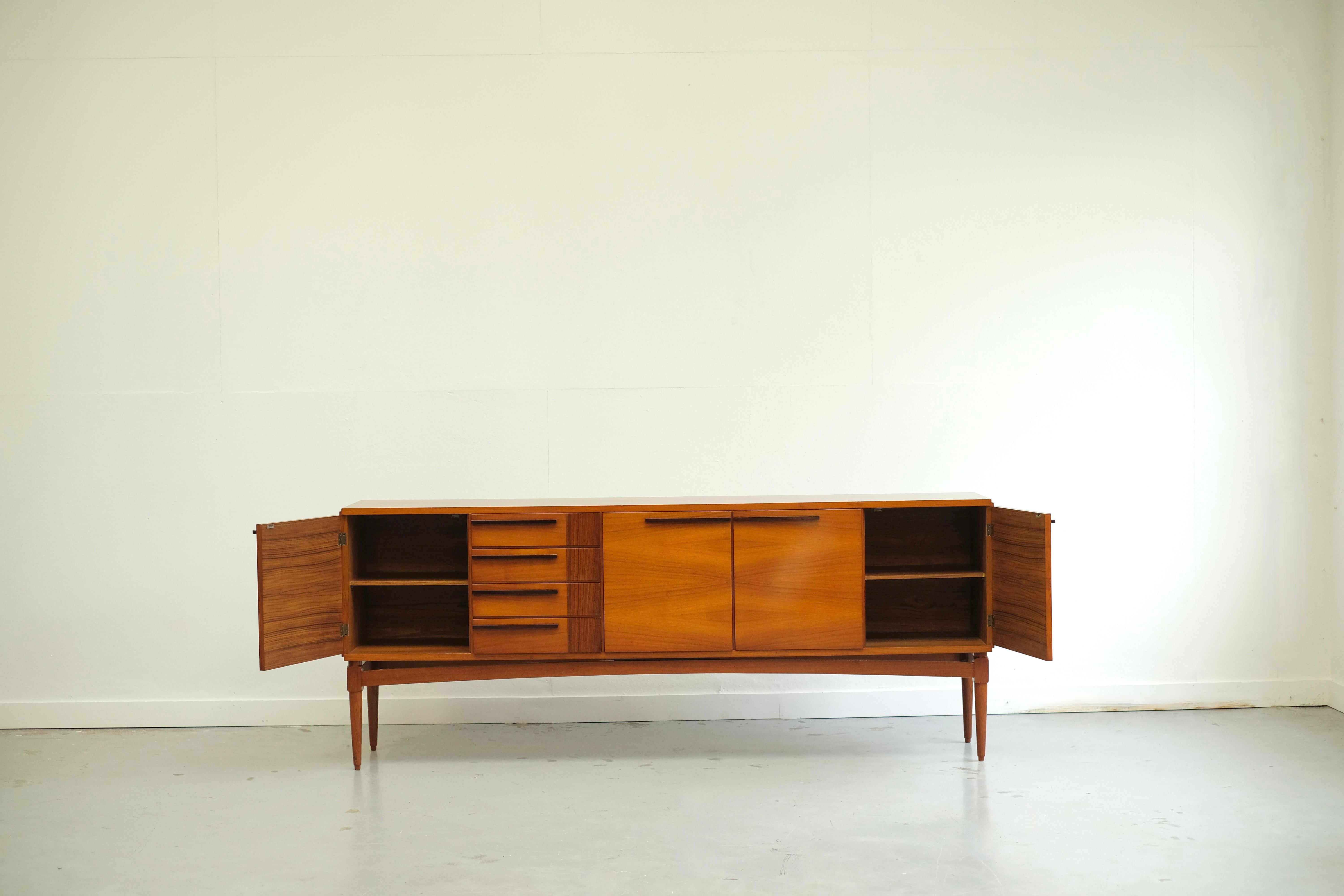 Aparador italiano de teca - Años 60 Madera en venta