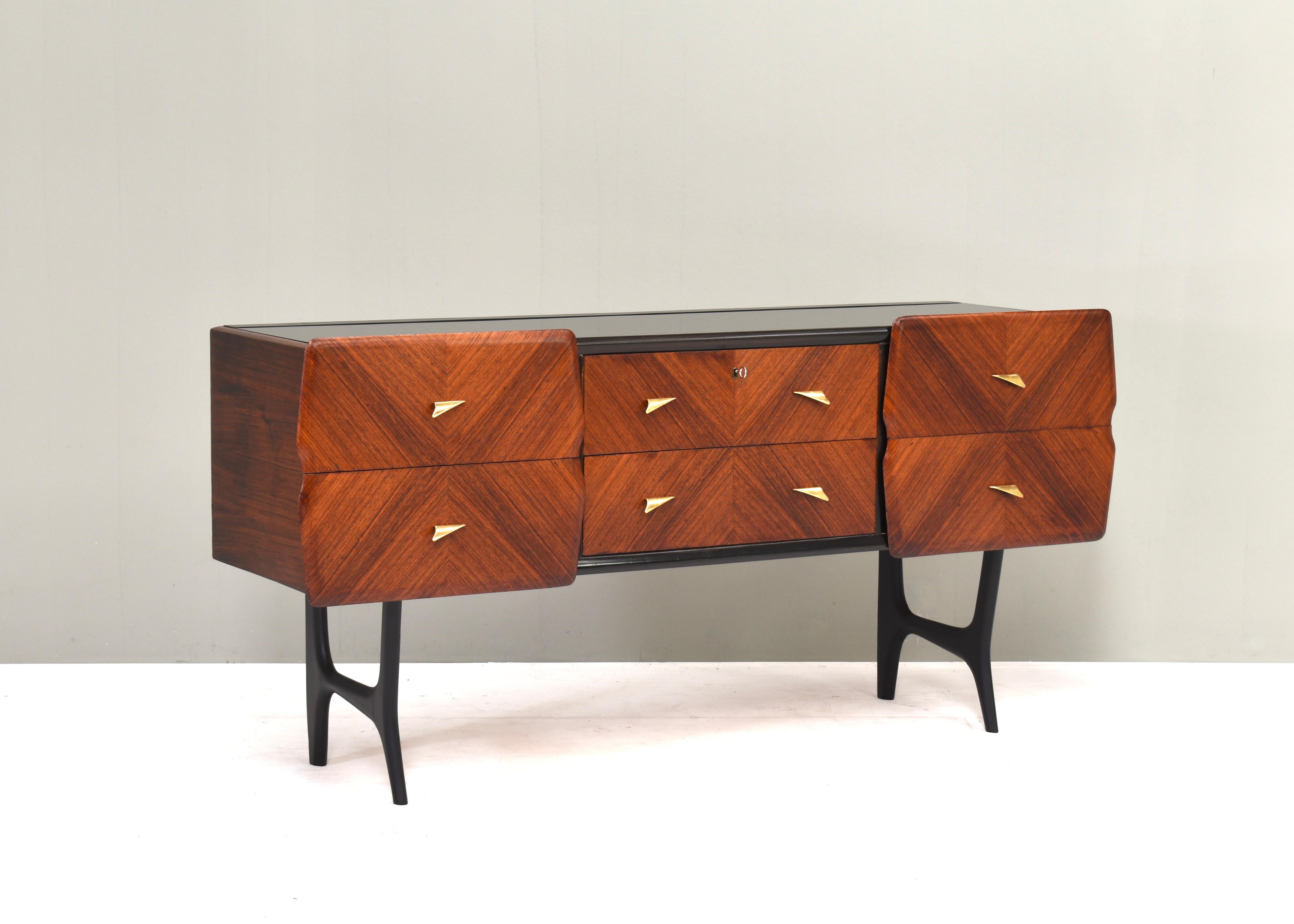 Italian Sideboard in Walnut with Brass details and Glass top, Italy, circa 1950 In Good Condition In Pijnacker, Zuid-Holland
