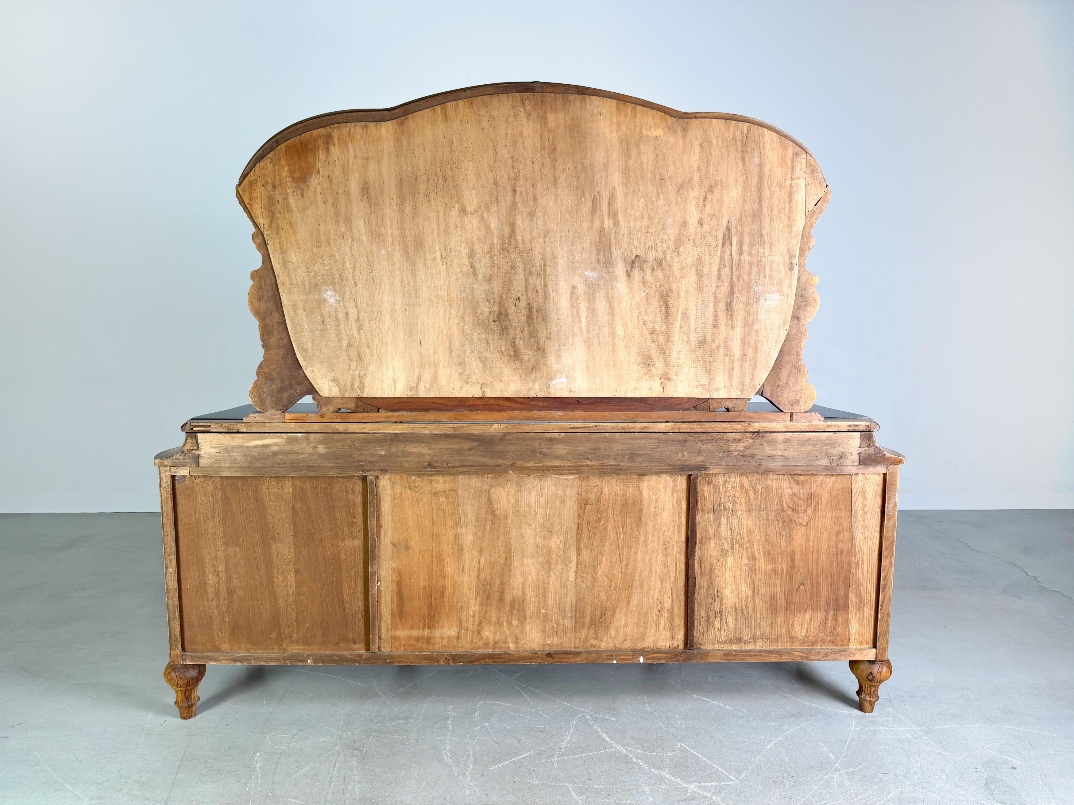 Aparador italiano barroco tardío aparador rococó Mobili Cantù nogal 1920 II en venta 7
