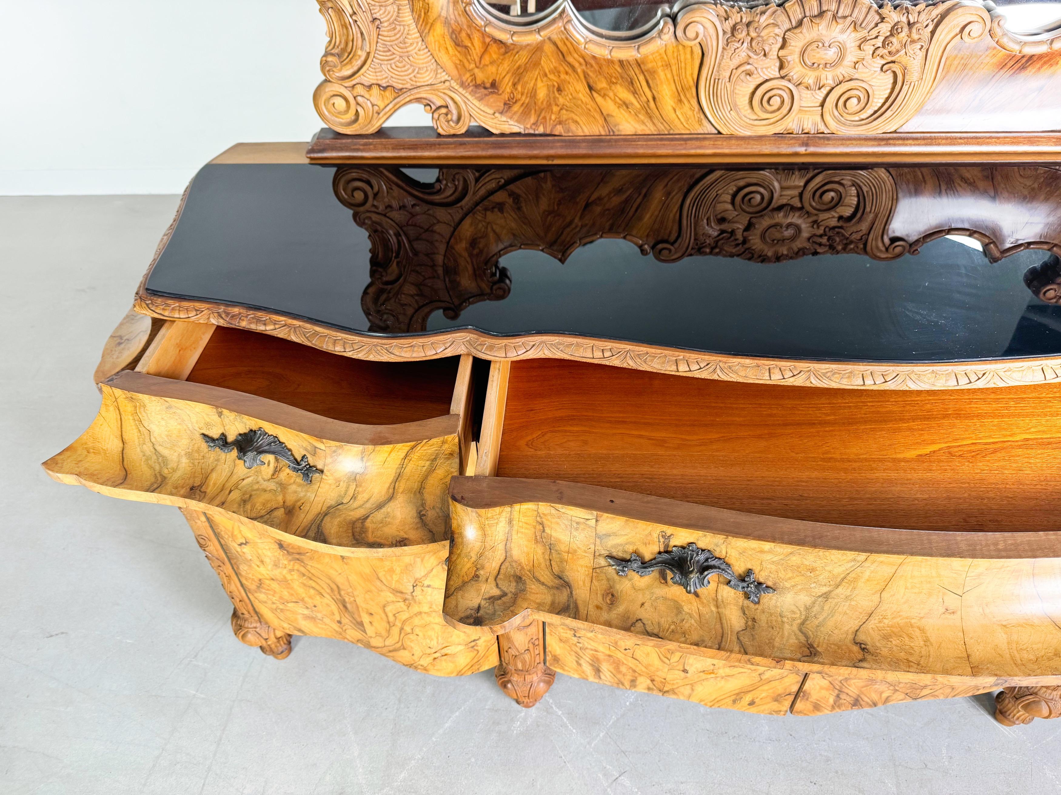 Aparador italiano barroco tardío aparador rococó Mobili Cantù nogal 1920 II en Bueno estado para la venta en Berlin, DE