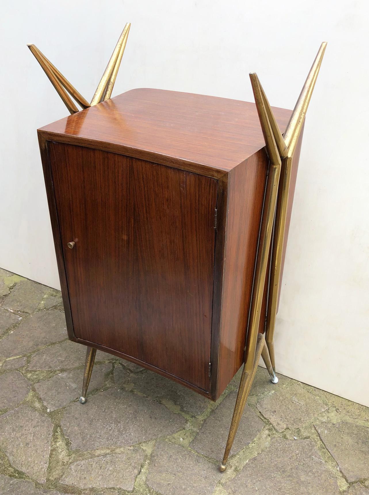 Italian sideboard, in marine style, in walnut, original from 1950, very particular and rare.
Top to hang with glass shelves. 
The front and back are curved. 
Drawer inside.
Brass finishes
Coming from a villa of Castiglione della Pescaia