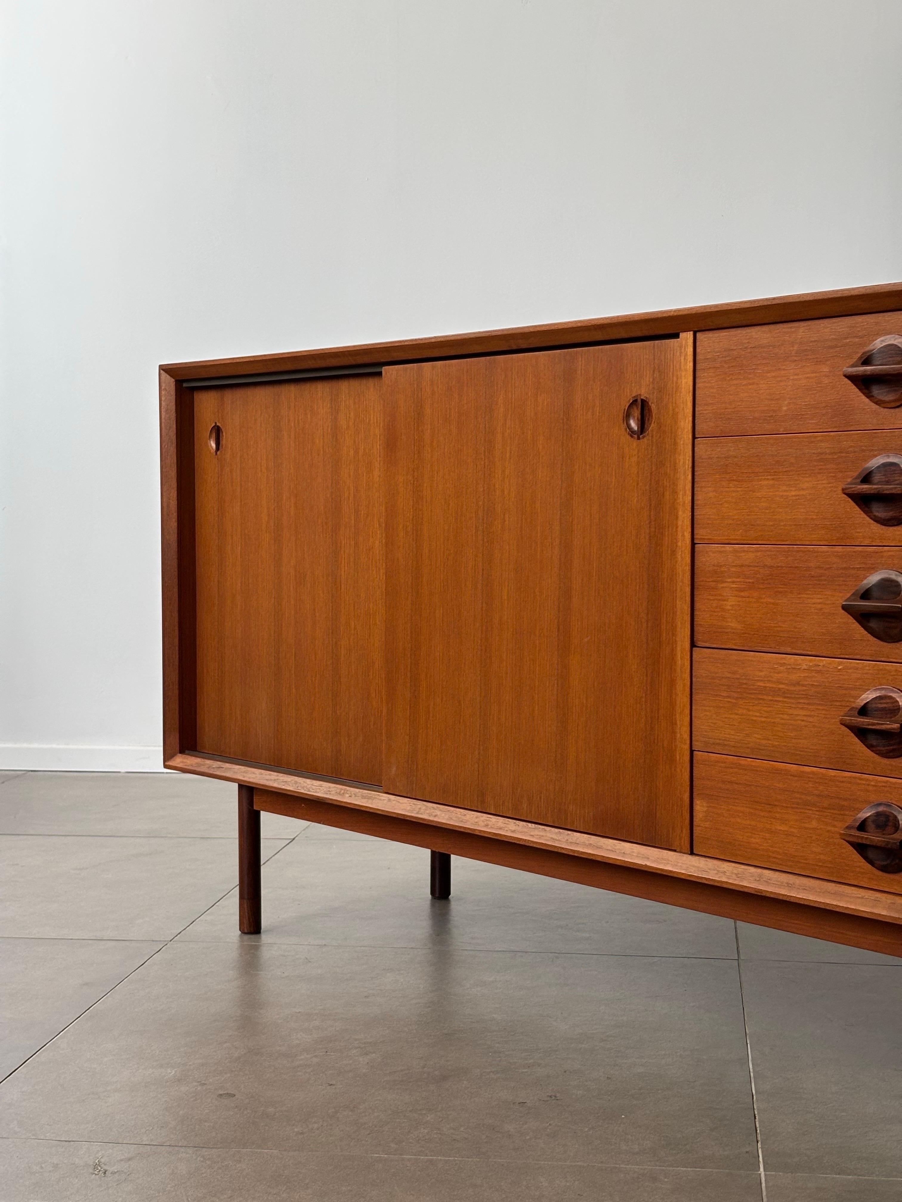 Italian sideboard “Monika” by George Coslin for Faram, designed in the 1960s For Sale 5