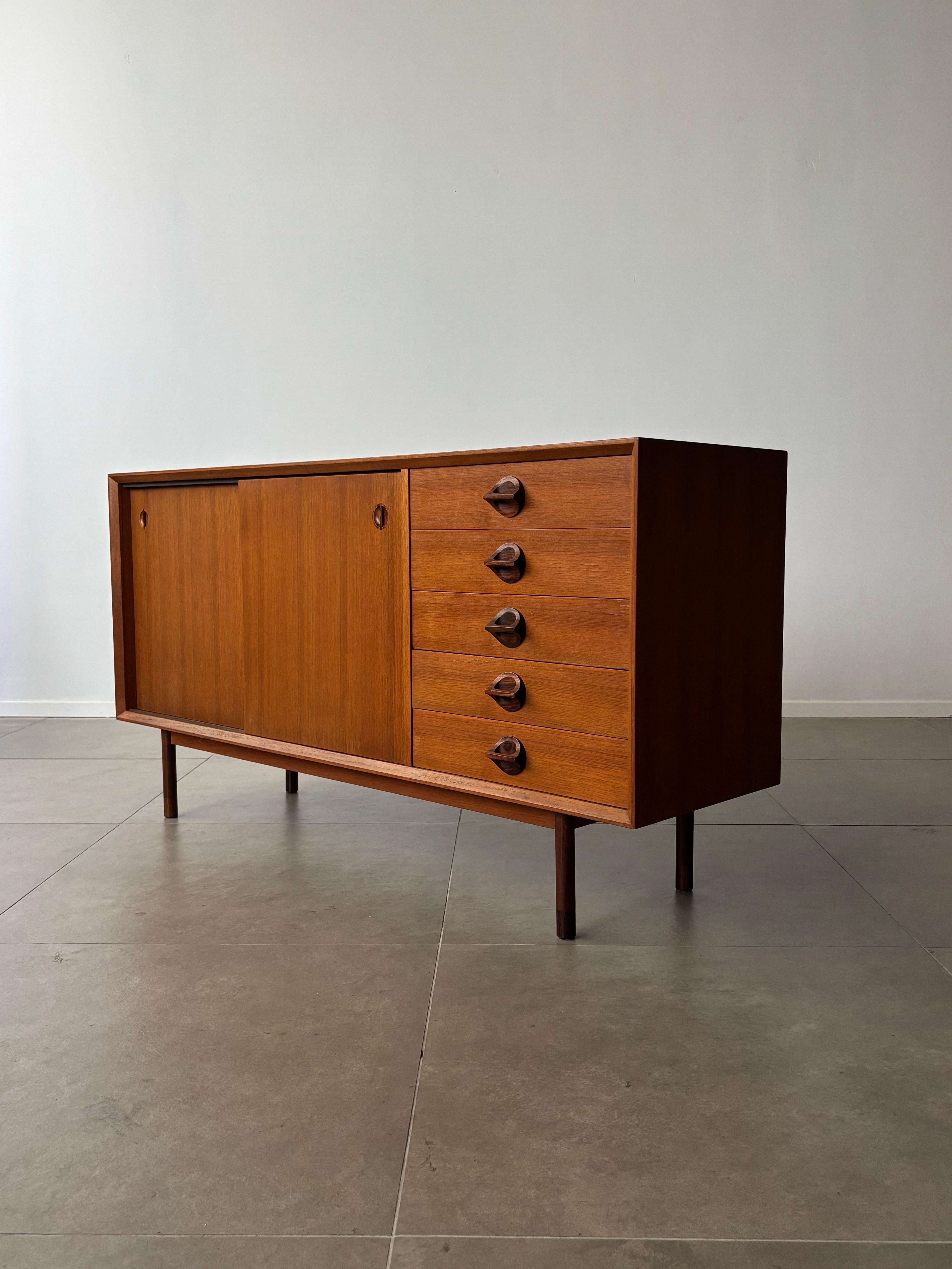 Italian sideboard “Monika” by George Coslin for Faram, designed in the 1960s In Good Condition For Sale In Tel Aviv-Yafo, Tel Aviv District