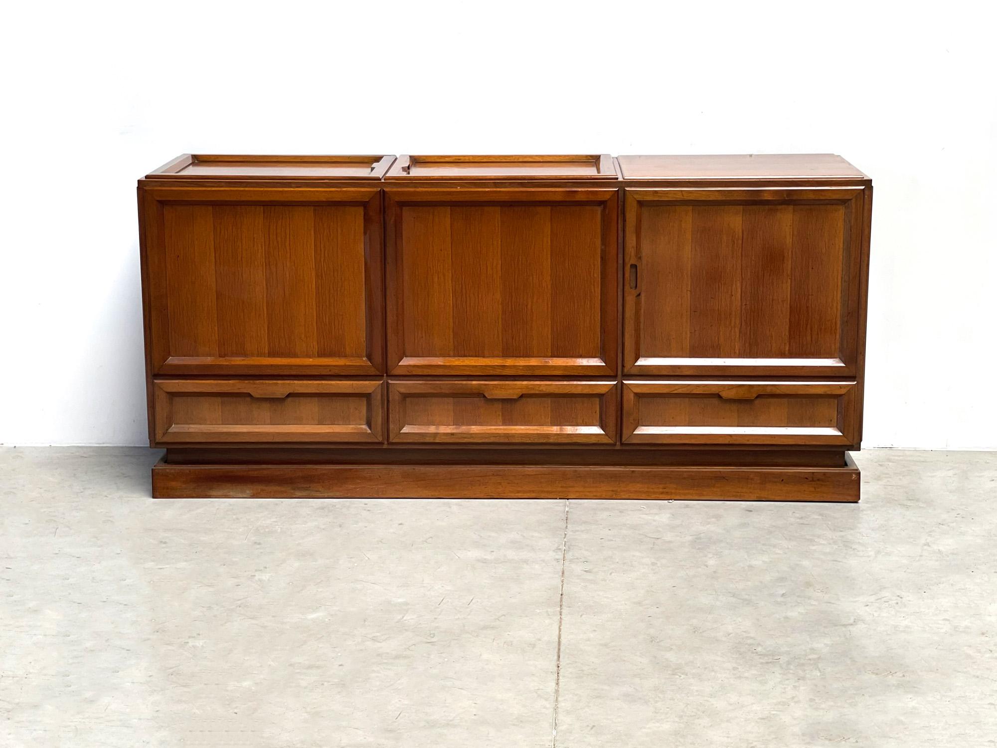Mid-Century Modern Italian sideboard or bar cabinet, 1960s For Sale