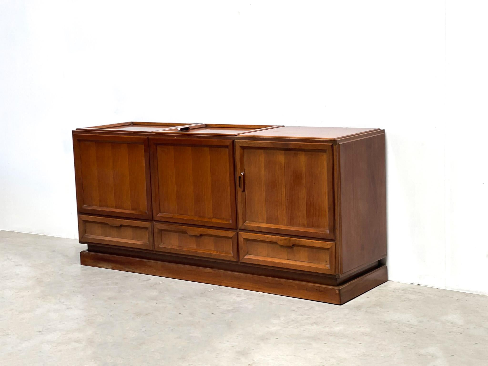Italian sideboard or bar cabinet, 1960s In Good Condition For Sale In HEVERLEE, BE