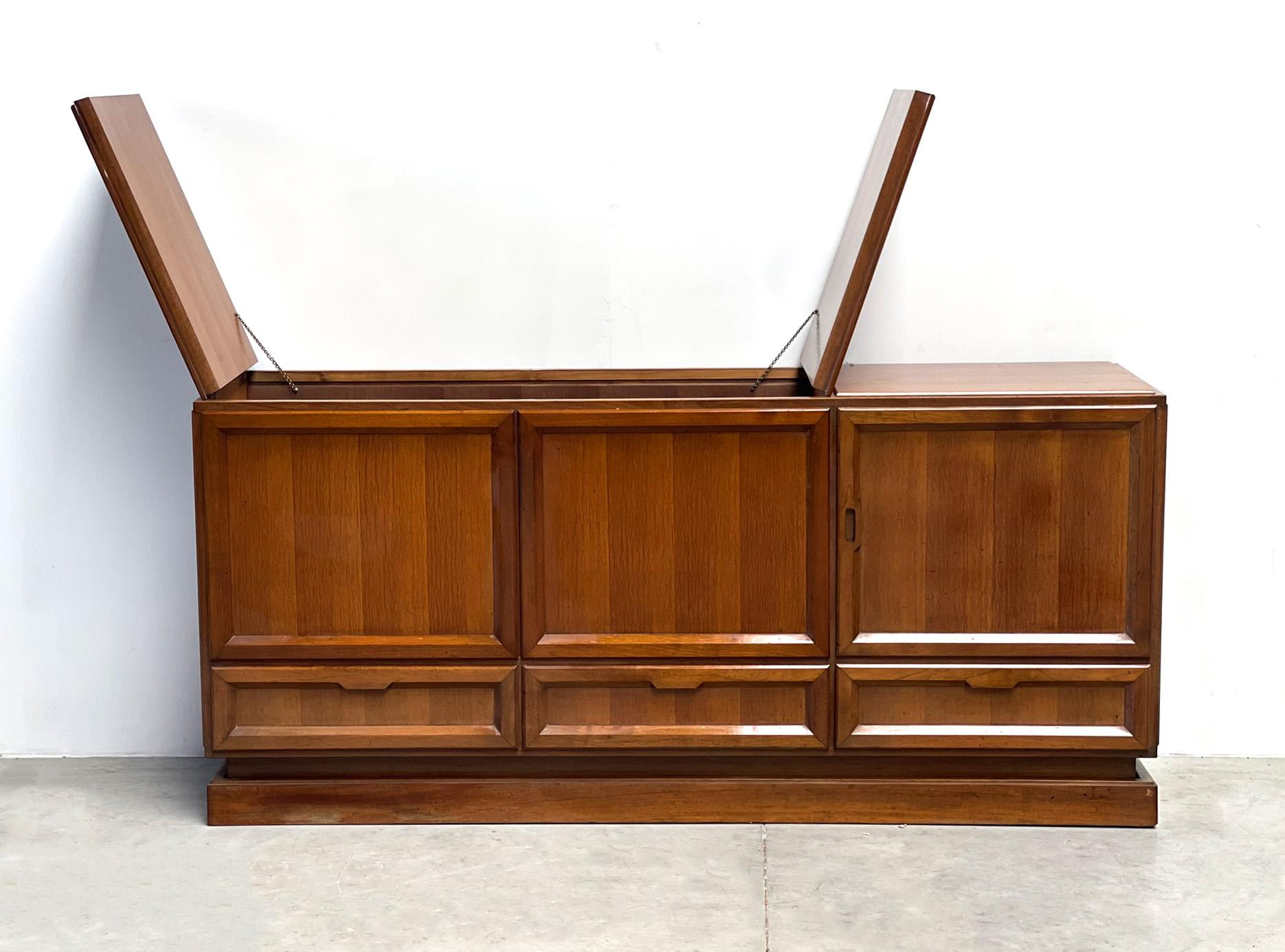Mid-20th Century Italian sideboard or bar cabinet, 1960s For Sale