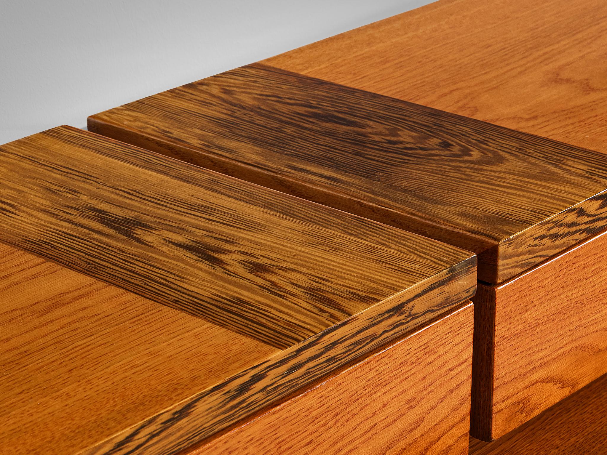 Credenza italiana con vari scomparti in wengé e frassino in vendita 4