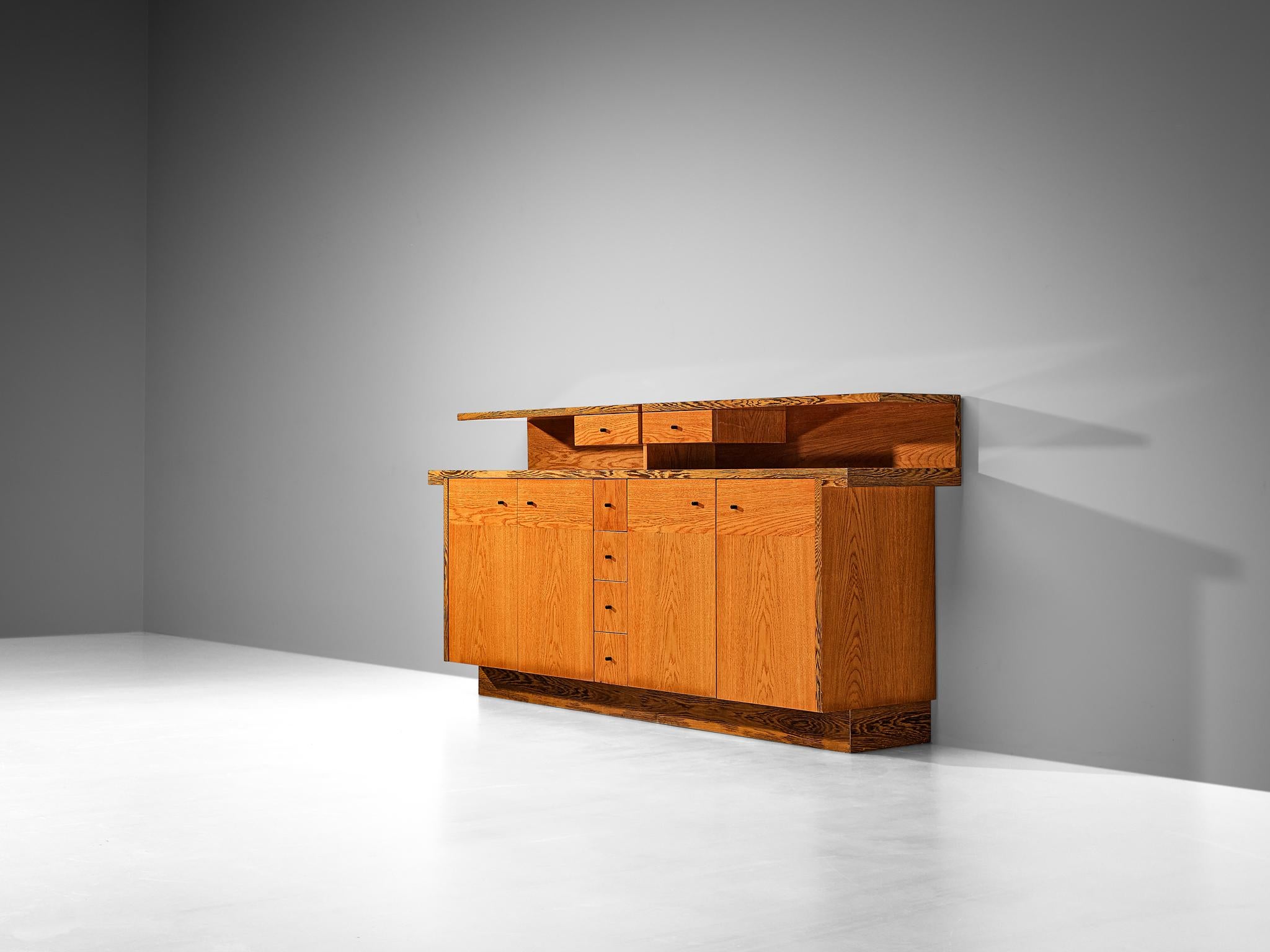Fine XX secolo Credenza italiana con vari scomparti in wengé e frassino in vendita
