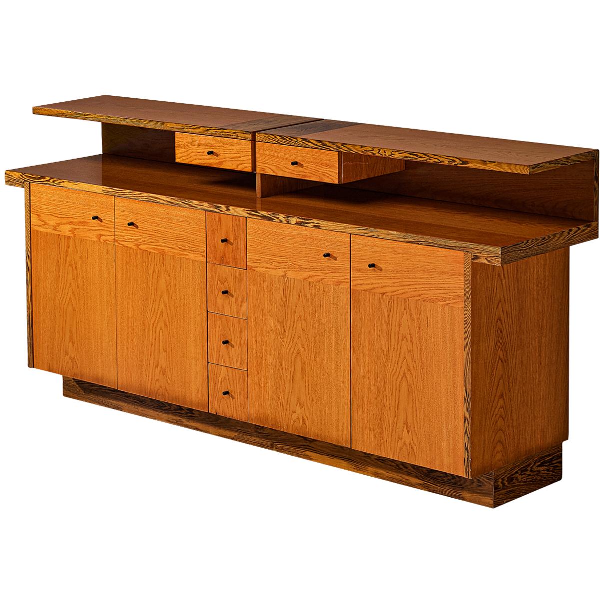 Credenza italiana con vari scomparti in wengé e frassino