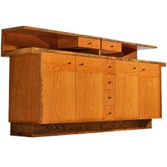 Credenza italiana con vari scomparti in wengé e frassino