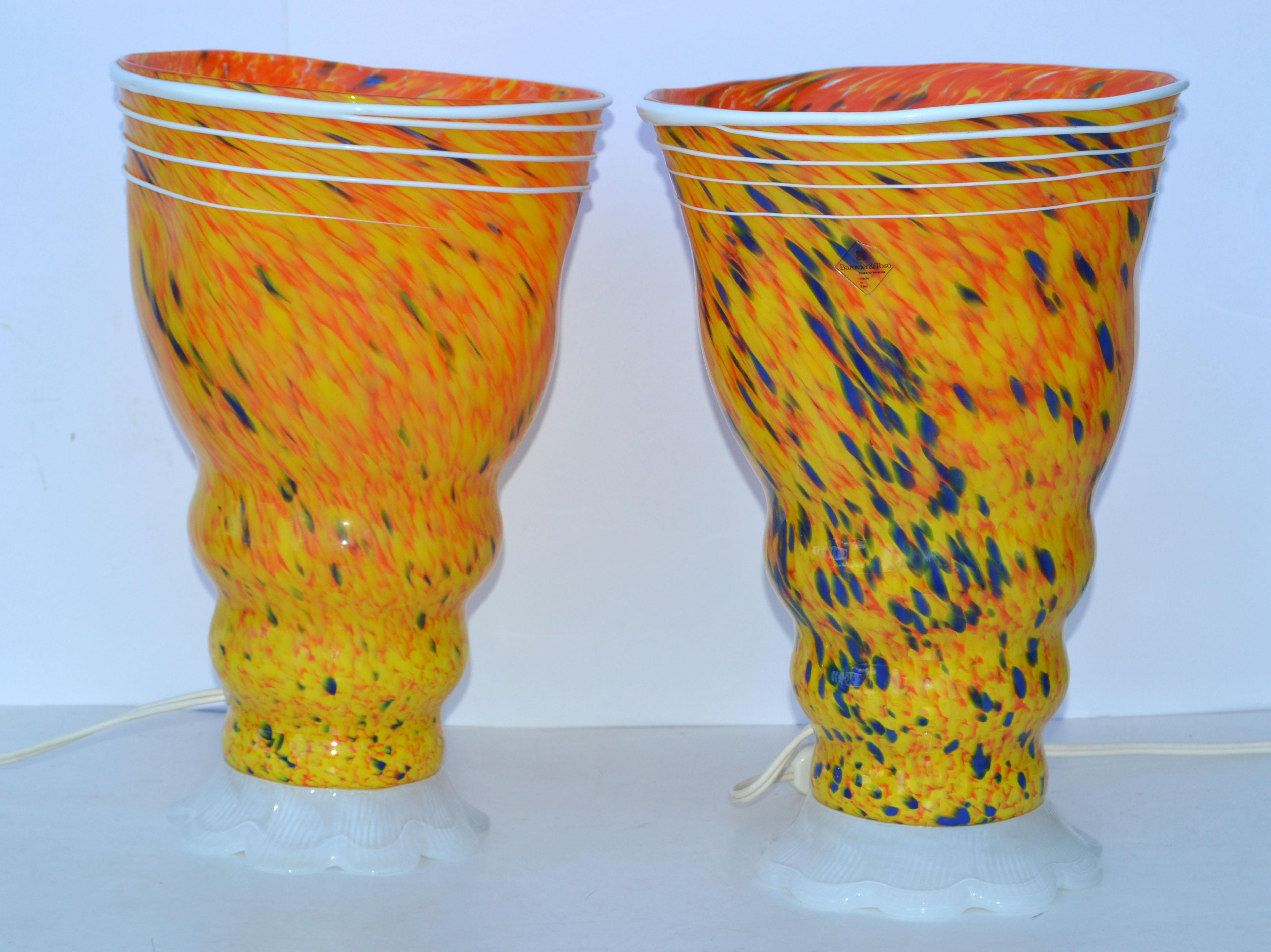 Fait main Paire de lampes de bureau italiennes en verre de Murano soufflé orange des années 80, signées Barovier & Toso en vente