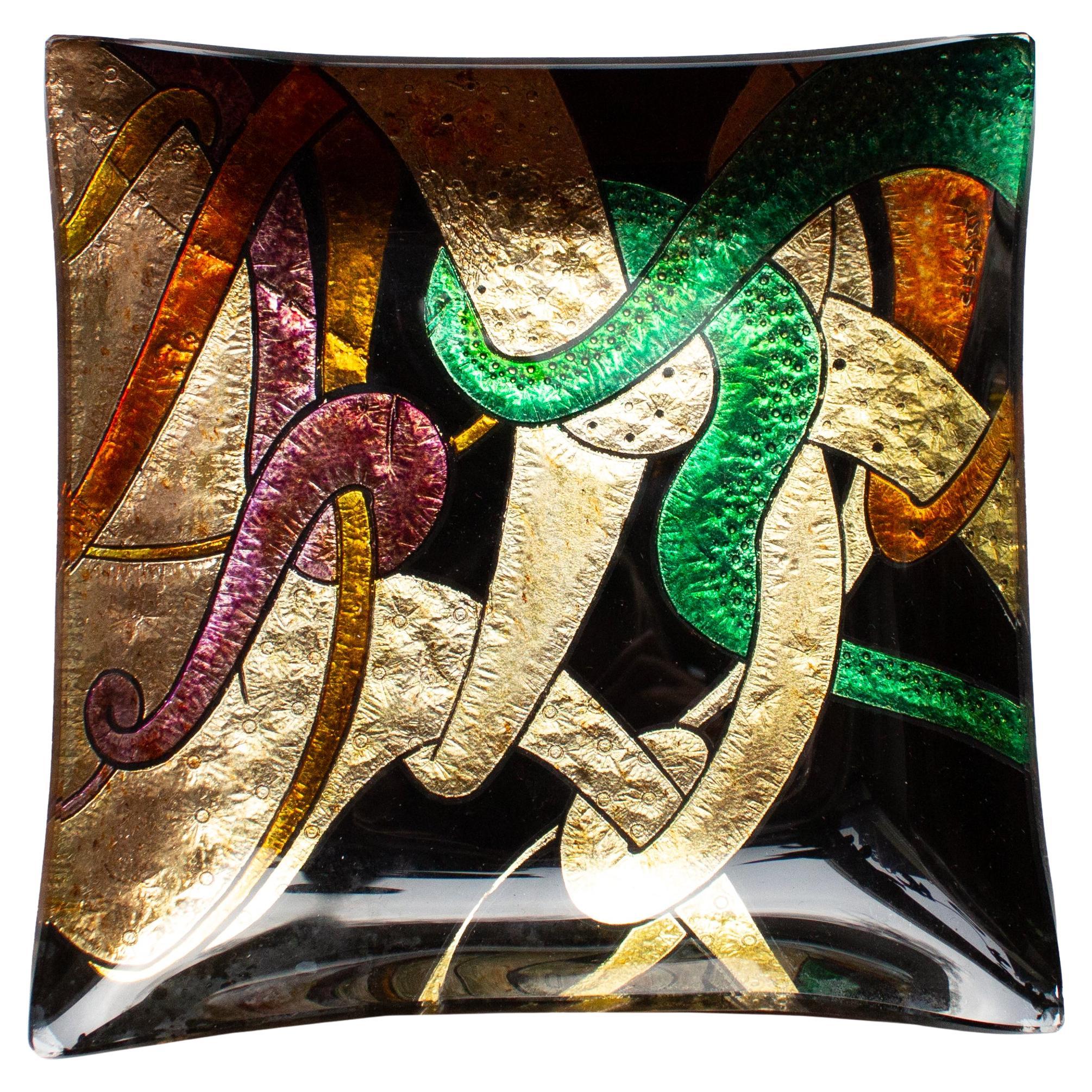 Piatto decorativo in vetro dipinto, firmato "Cesart", anni
70, italiano