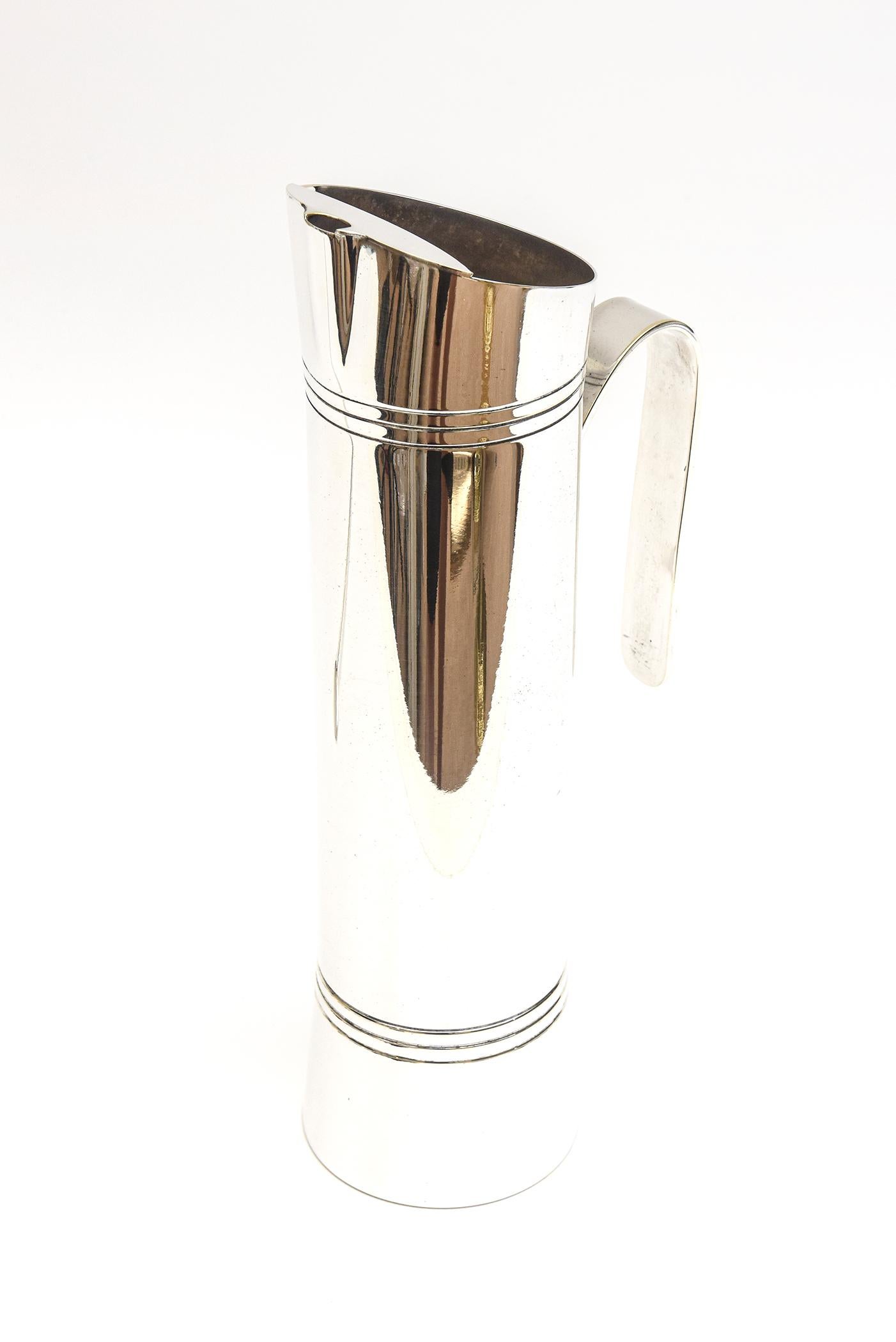 This tall elegant chic ribbed silver-plate signed Italian vintage cocktail mixer or pitcher has a curved handle. There are 2 areas of ribbed lines that make it very modernist looking with an art deco nod. The long spoon is a great addition for this