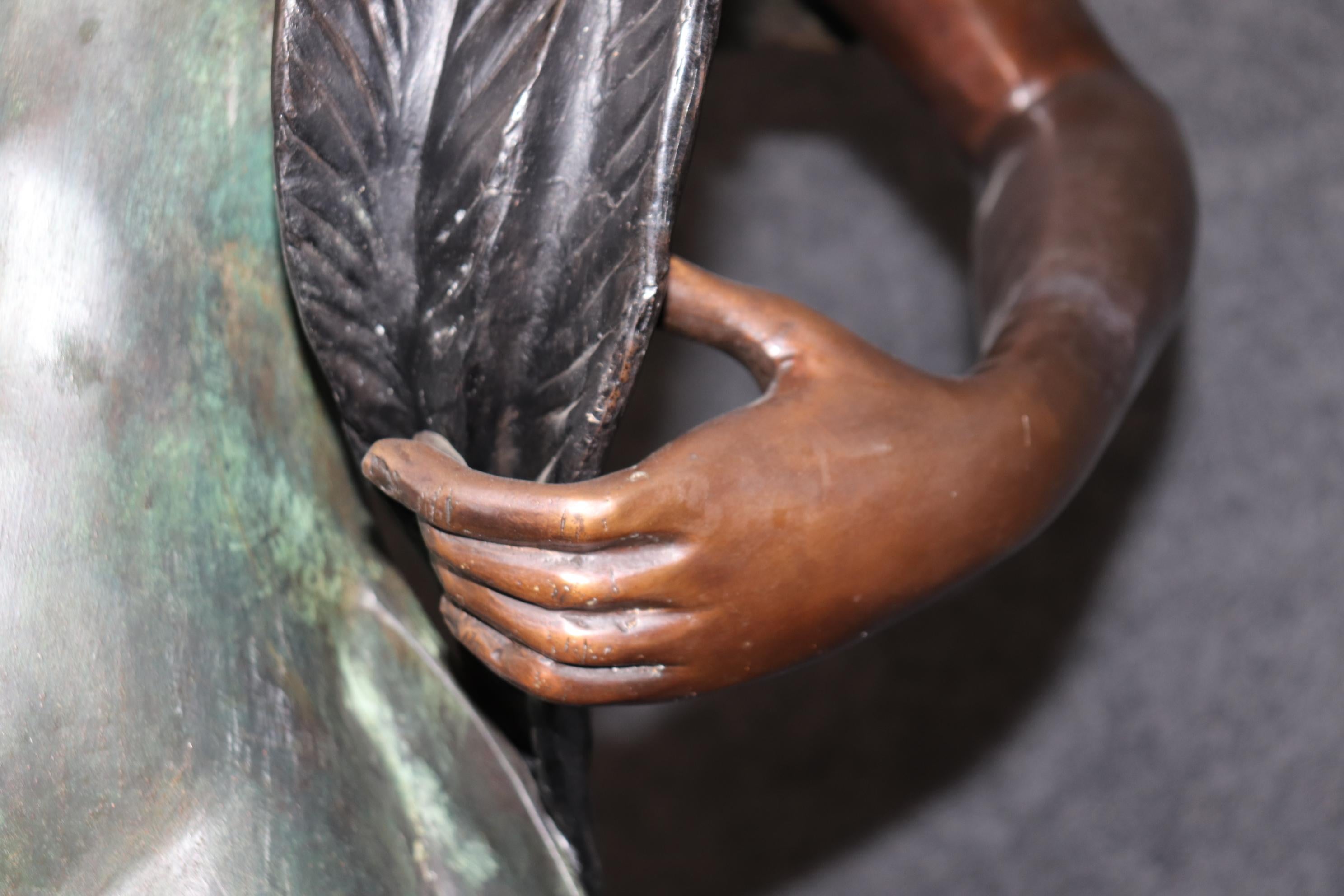 Italienische signierte Jugendstil-Bronze-Skulptur einer Frau in Lebensgröße, signiert E Rossi im Zustand „Gut“ im Angebot in Swedesboro, NJ