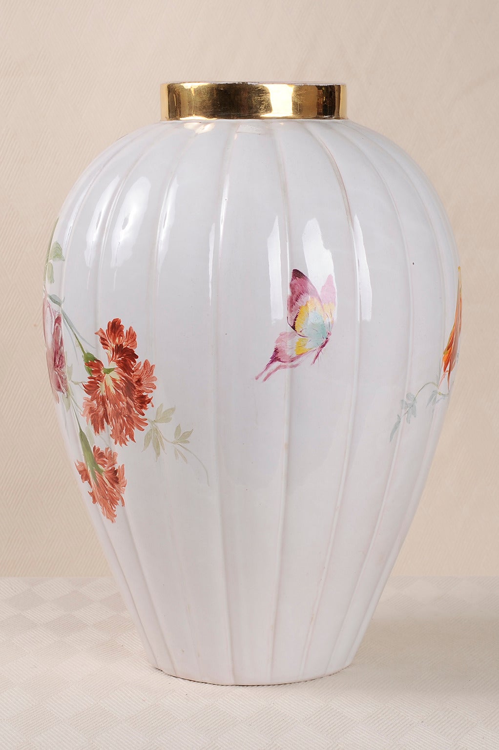 Tuscan vintage clay hand-painted vase, signed by the famous Zaccagnini. Perfect as a lamp base.
O/5873.