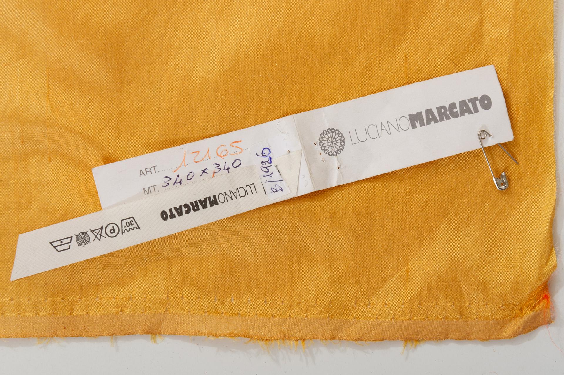 B/ 1926 - Wonderful cut of Italian silk by Luciano Marcato, a Company that unfortunately no longer exists.
It may be for a curtain ..or for a dress (diagonally).
 