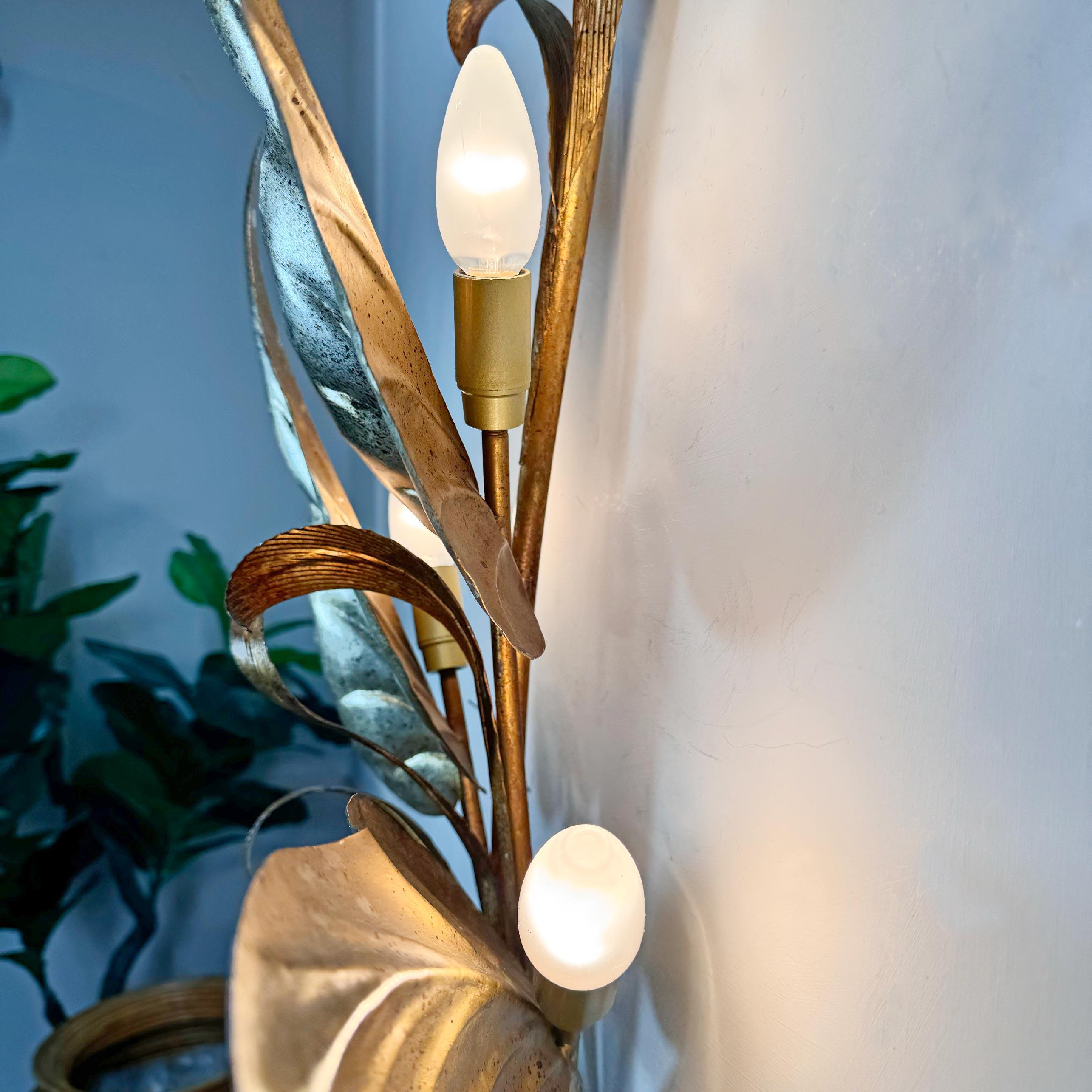 Italian Silver and Gilt leaf wall light 1970s In Good Condition For Sale In Hastings, GB