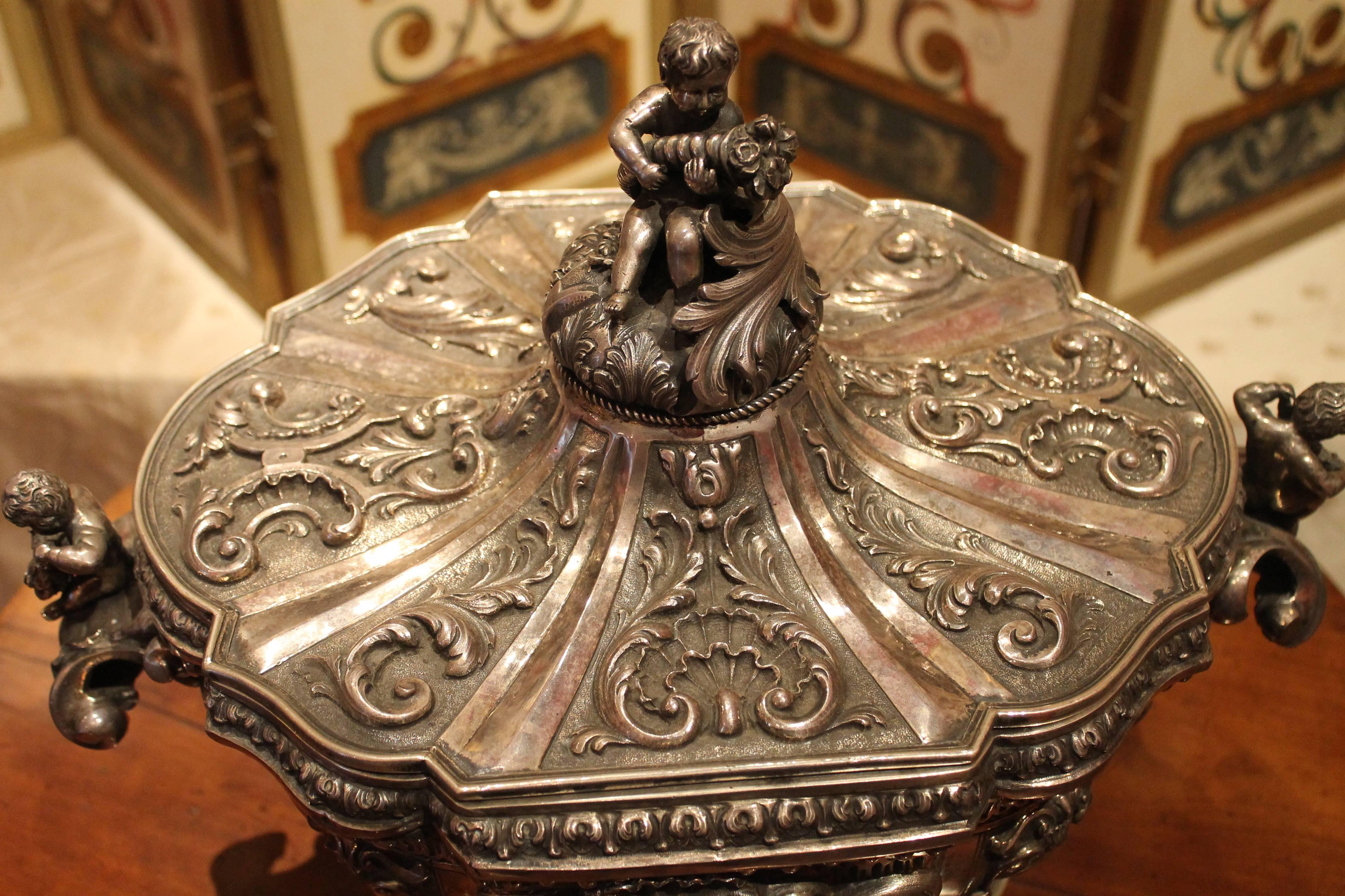 19th Century Italian Baroque Style Silver Centerpiece Bowl or Soup Tureen In Good Condition In Firenze, IT