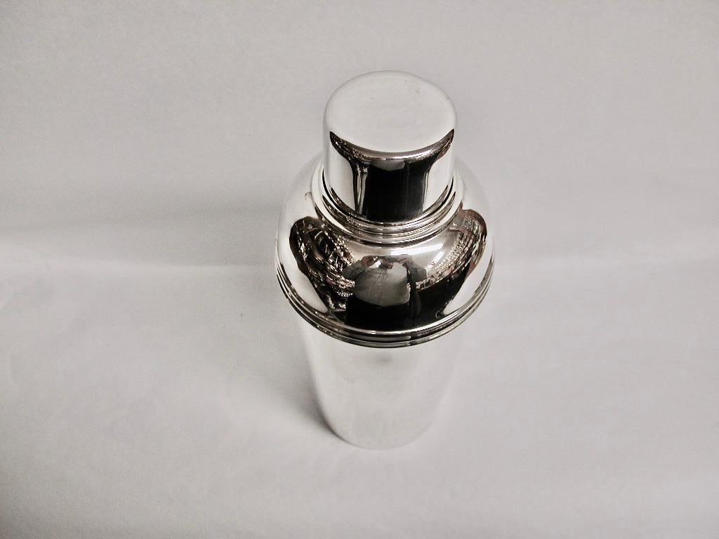 Italian Silver Cocktail Shaker Dated Circa 1970 In Good Condition For Sale In London, GB