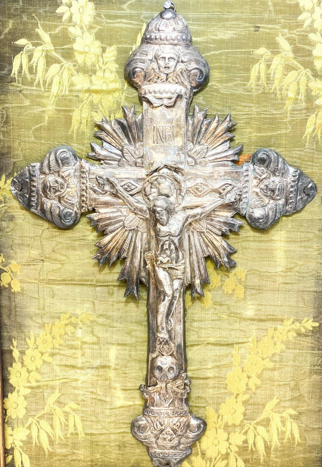 Italian silver embossed relief Jesus on the Crucifix Cross, 1850. Mounted to a green fabric and wooden frame. Silver hallmarks for Naples, Italy 1850

Additional information:
Type: Boxes 
Region of Origin: China
Color: Silver 
Age: circa