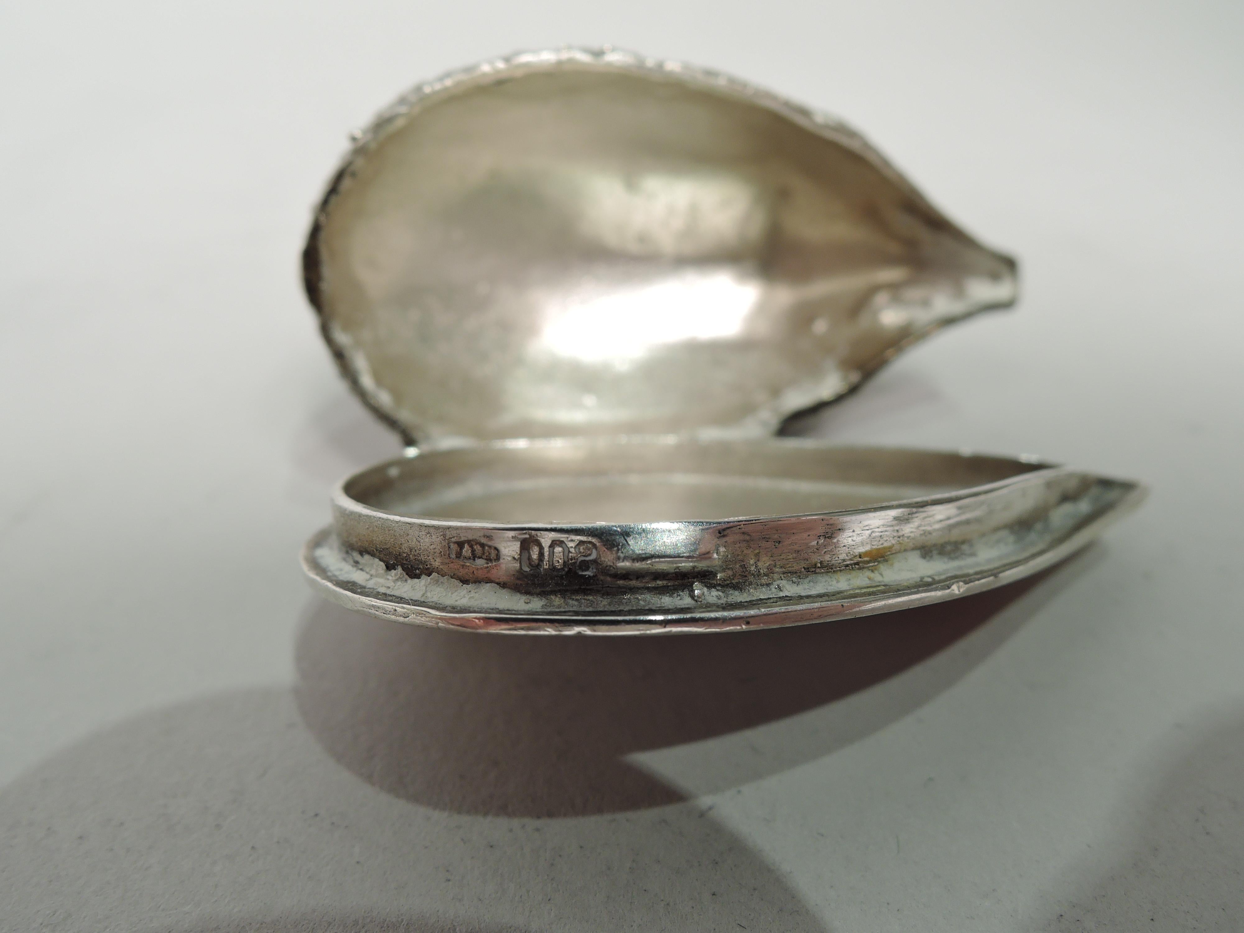Italian Silver Figural Hedgehog Pillbox In Excellent Condition In New York, NY