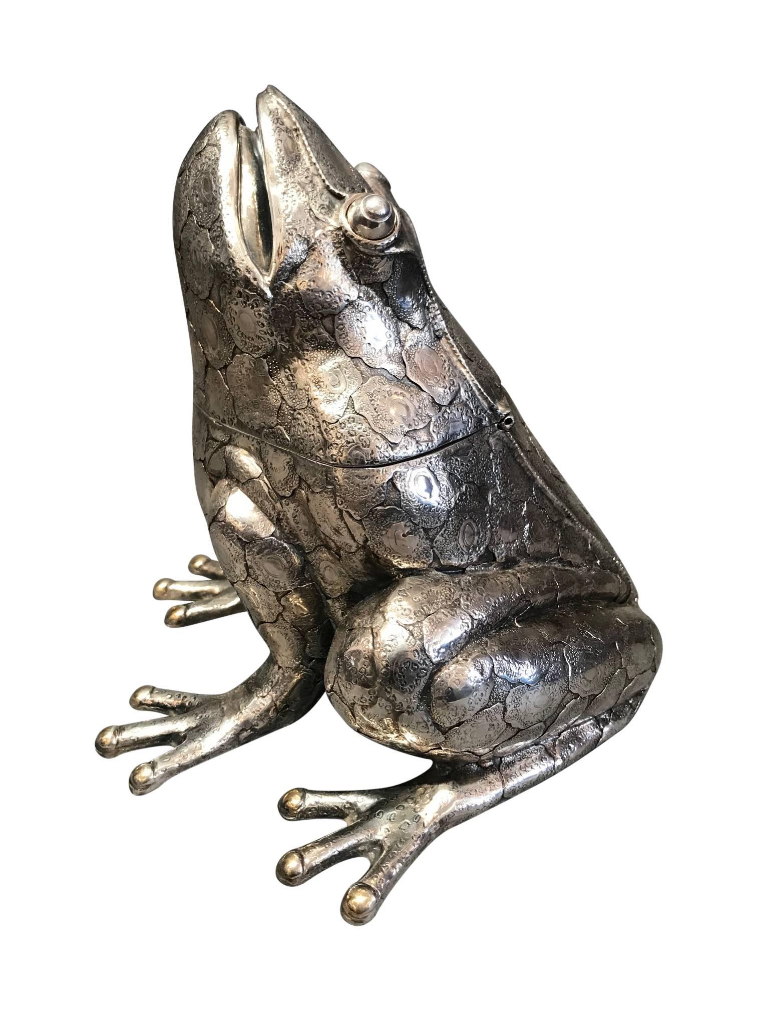 A rare silver sculpture of a toad with hinged head by Mario Buccellati, circa 1950. Stamped M.Buccellati 925.

In 1919 Mario Buccellati opened his activity and, after the establishment of stores in Milan, Rome, Florence, began the development of