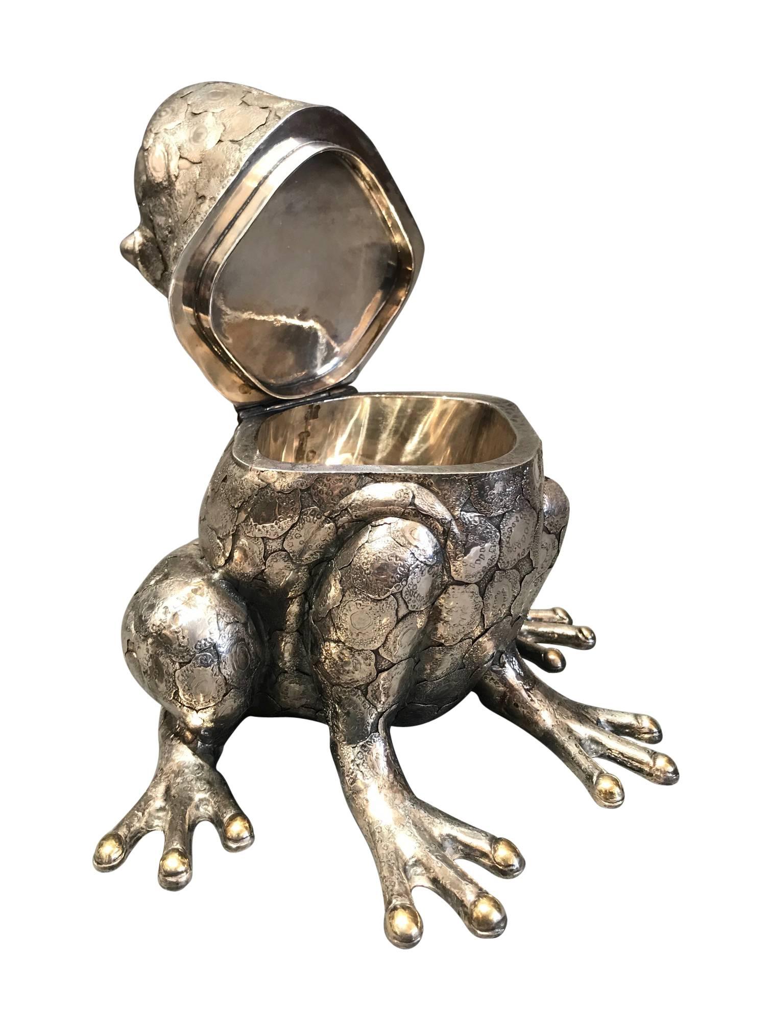 Italian Silver Frog-Form Box, by Mario Buccellati, Milan Italy, circa 1950 In Excellent Condition In Aspen, CO