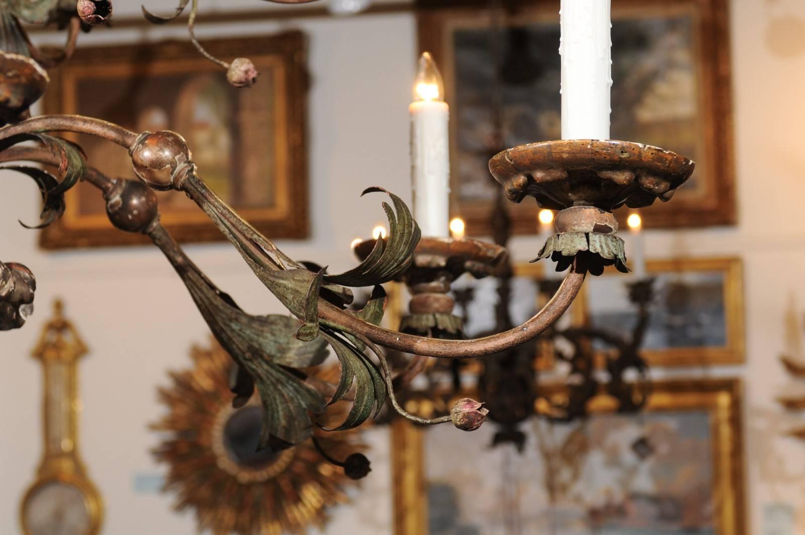 Italian Silver Gilt and Painted Tole 12-Light Chandelier from the Tuscany Region 4