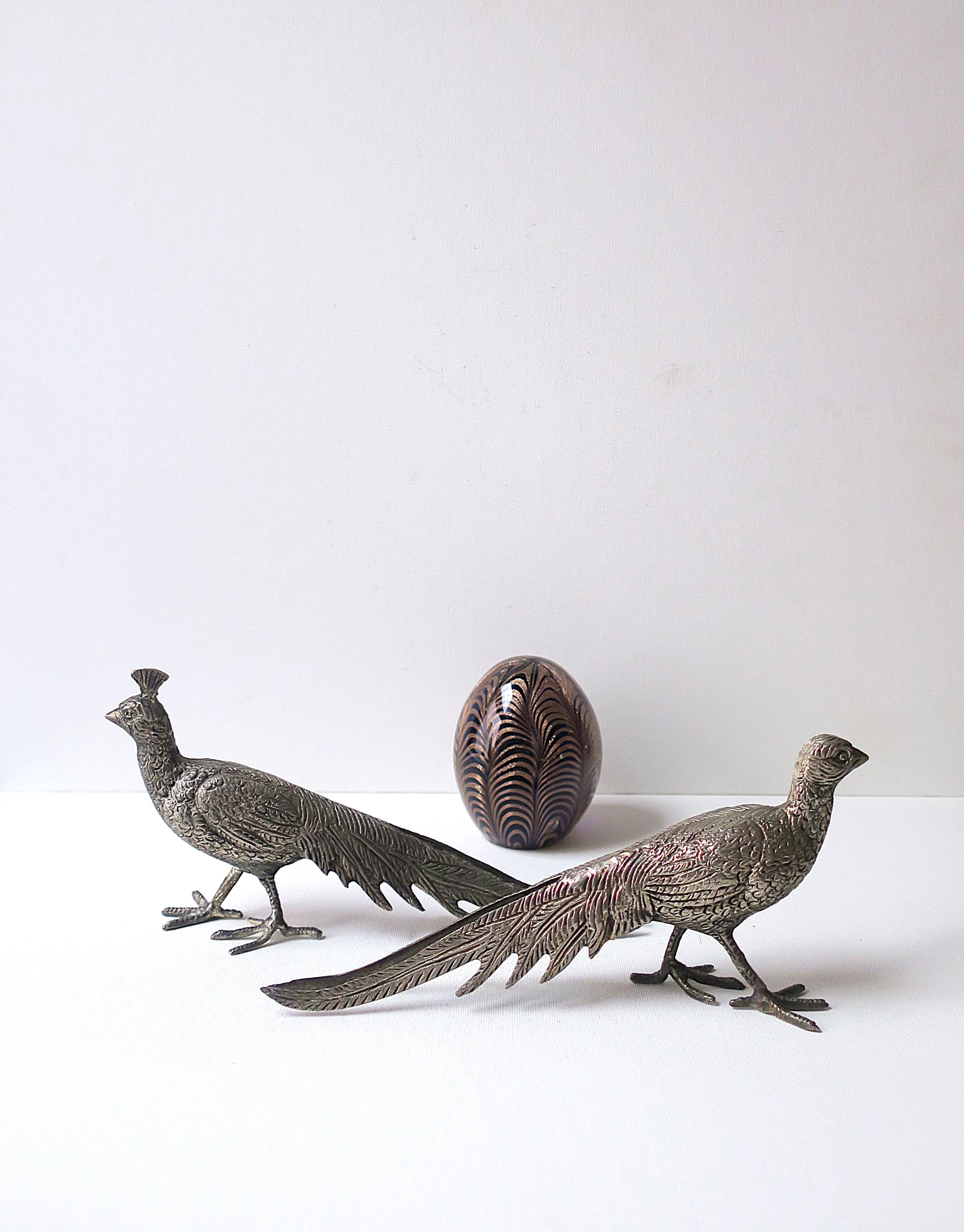 Pareja de pájaros faisanes de plata dorada italiana en venta 3