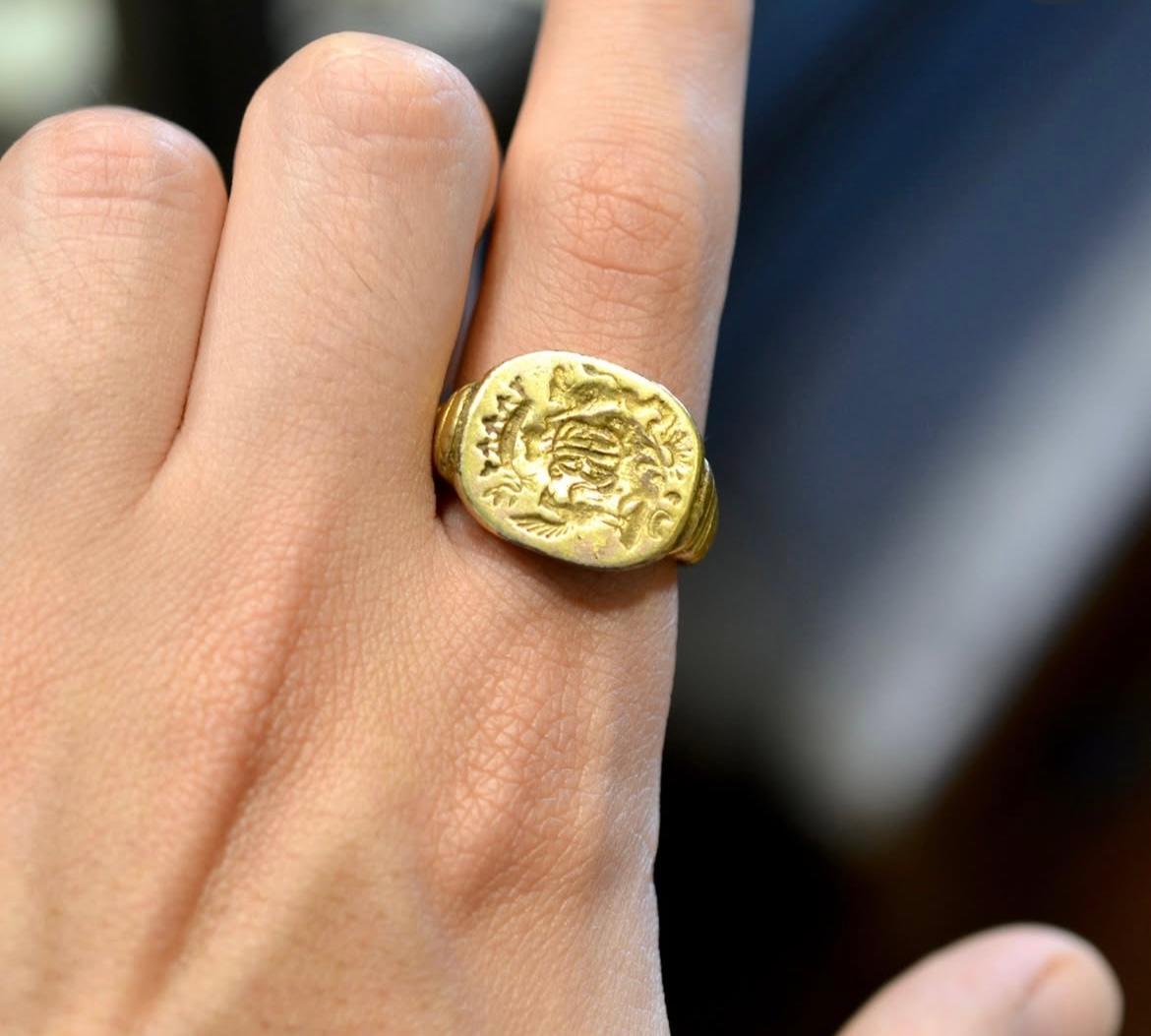 Bague de chevalier italienne en argent et en vermeil datant des années 1700 en vente 2
