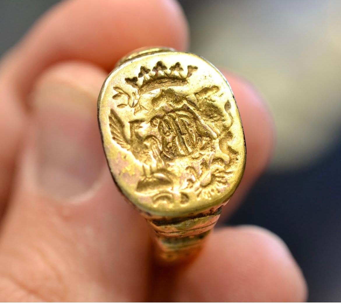 Bague de chevalier italienne en argent et en vermeil datant des années 1700 en vente 3