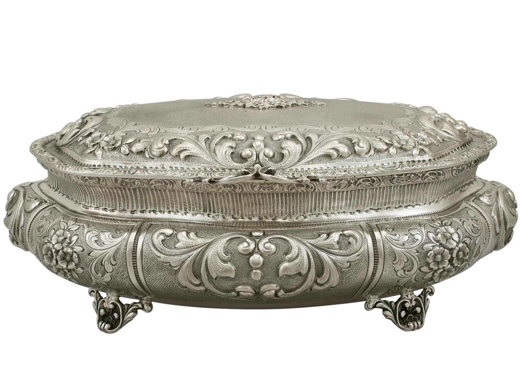 An exceptional, fine and impressive vintage Italian silver jewelry casket; an addition to the ornamental silverware collection.

This exceptional antique Italian silver jewelry casket has an oval shaped form.

The surface of this jewelry casket