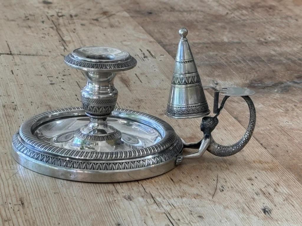 Bastone da camera in argento italiano (con marchi), XIX secolo, con una meravigliosa presa per il pollice a sirena.  Trova arabescature, nervature e dettagli floreali sul bastone e sul CAP.  3