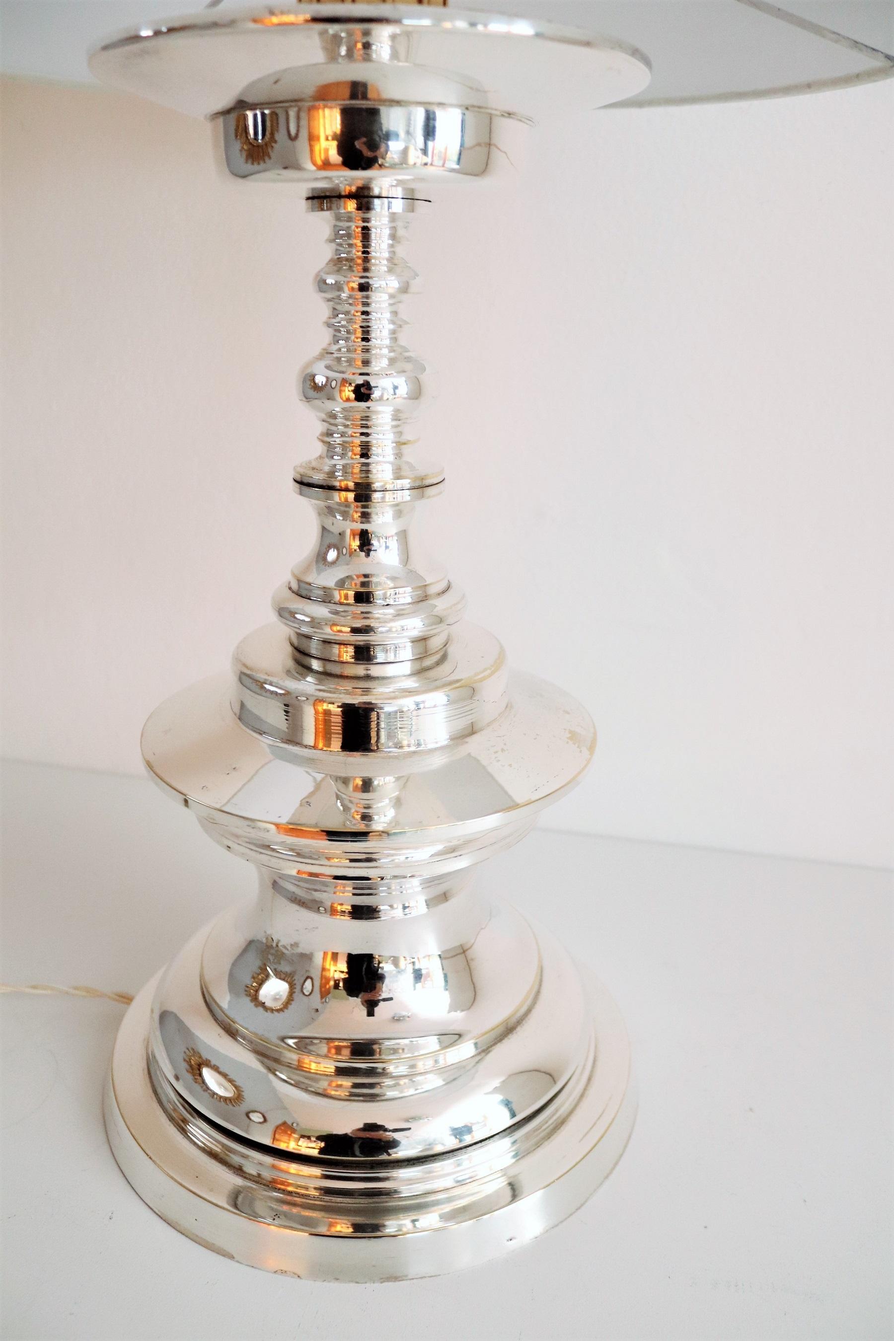 Italian Mid Century Silver Plated Bronze Table Lamp, 1970s In Good Condition For Sale In Morazzone, Varese