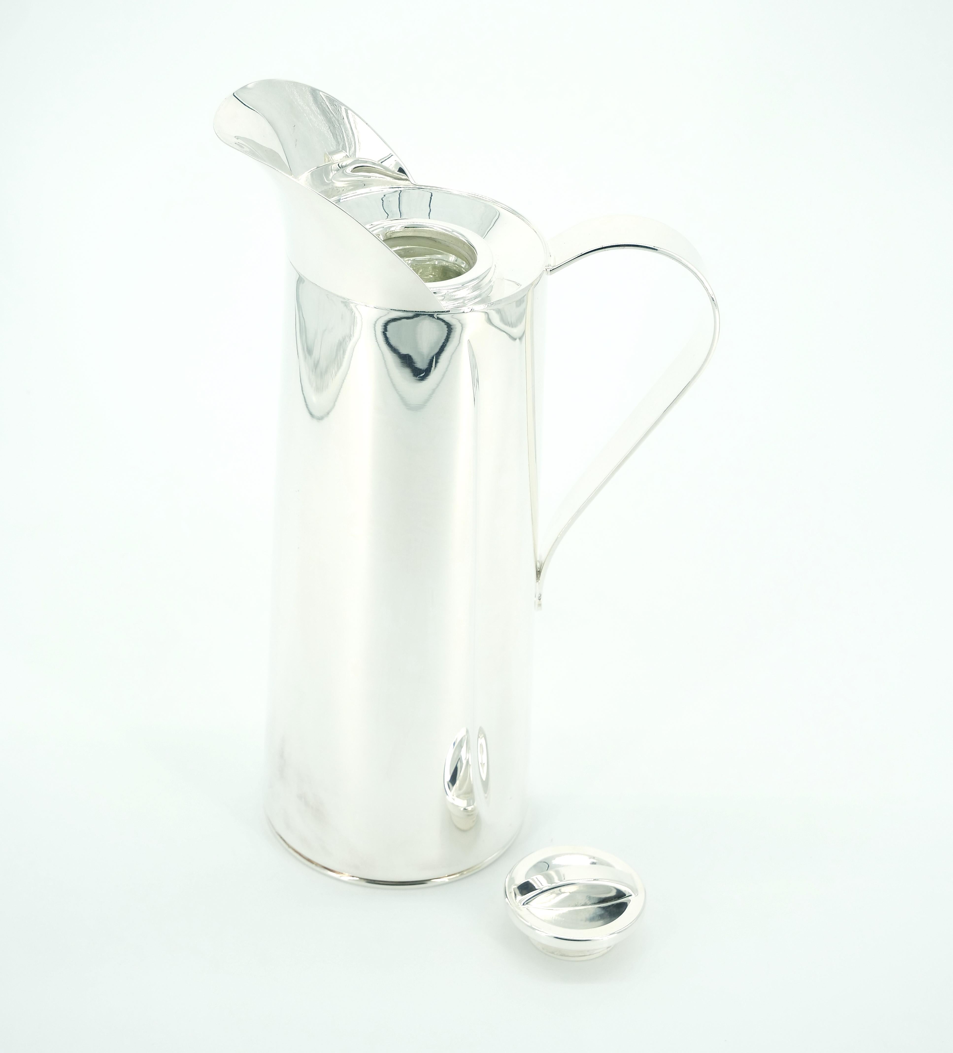 Italian Silver Plated Insulated Interior Hot / Cold Thermos In Good Condition For Sale In Tarry Town, NY