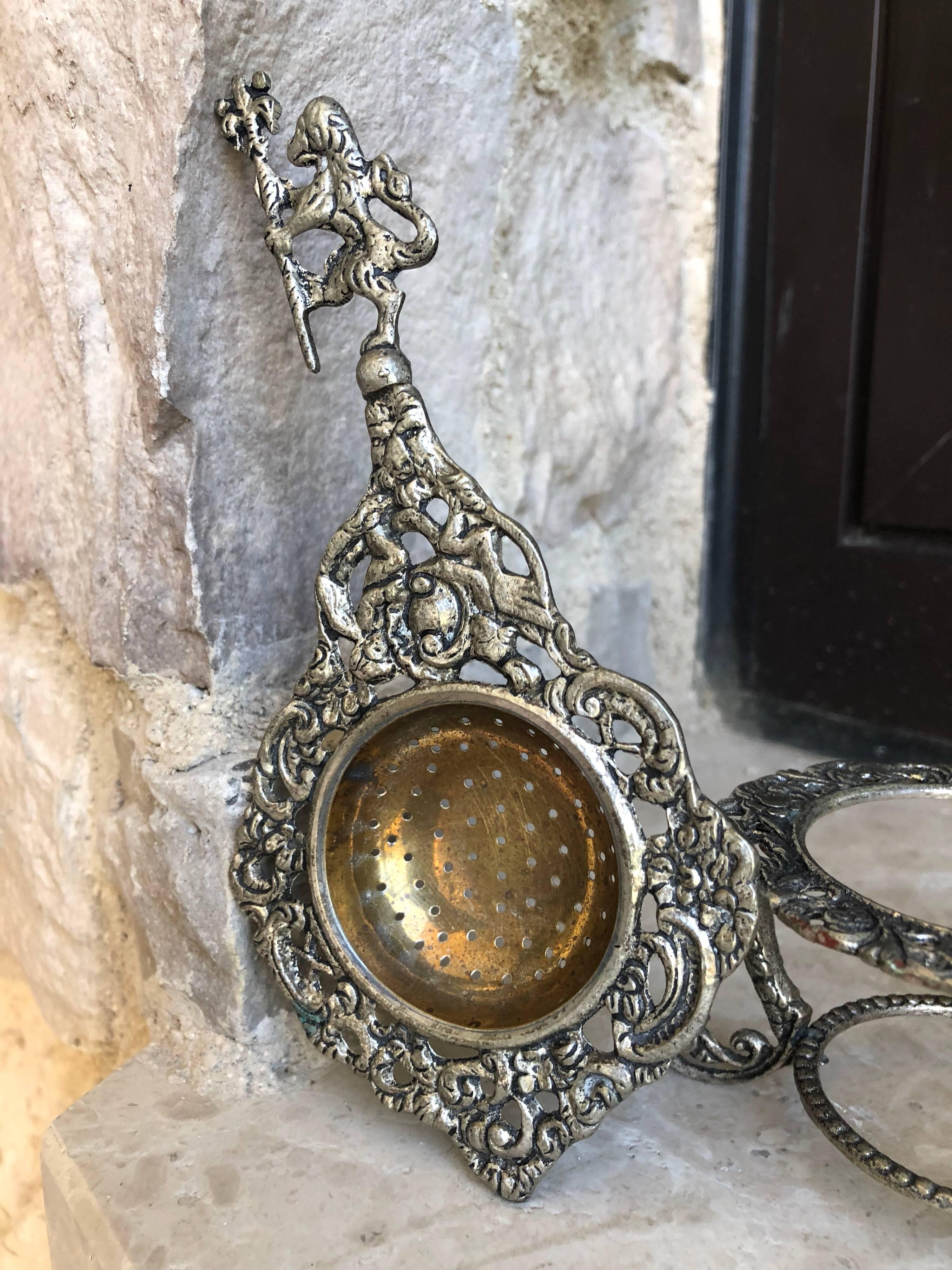 Beautiful tea stainer with lion.

Summer discounts for shipping!

Contact us for more information, please !