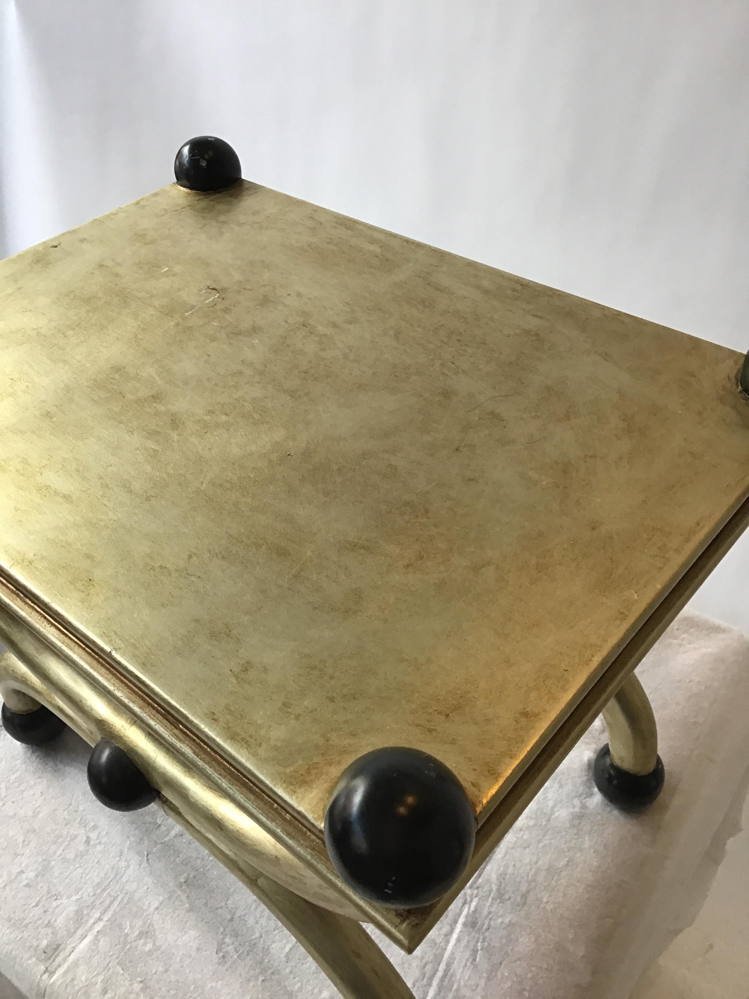 Mesa Auxiliar/Ottoman Italiana Plateada en venta 1